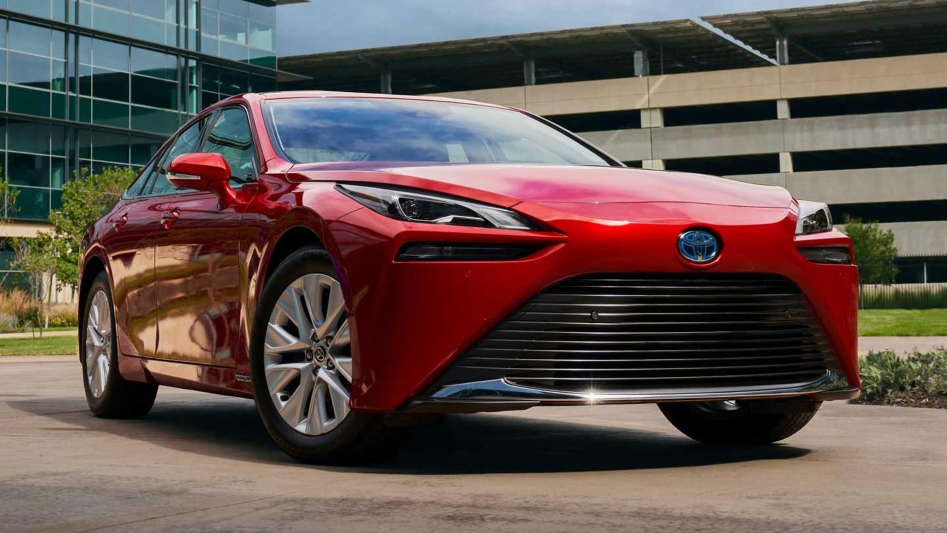 2021-toyota-mirai-lead-image