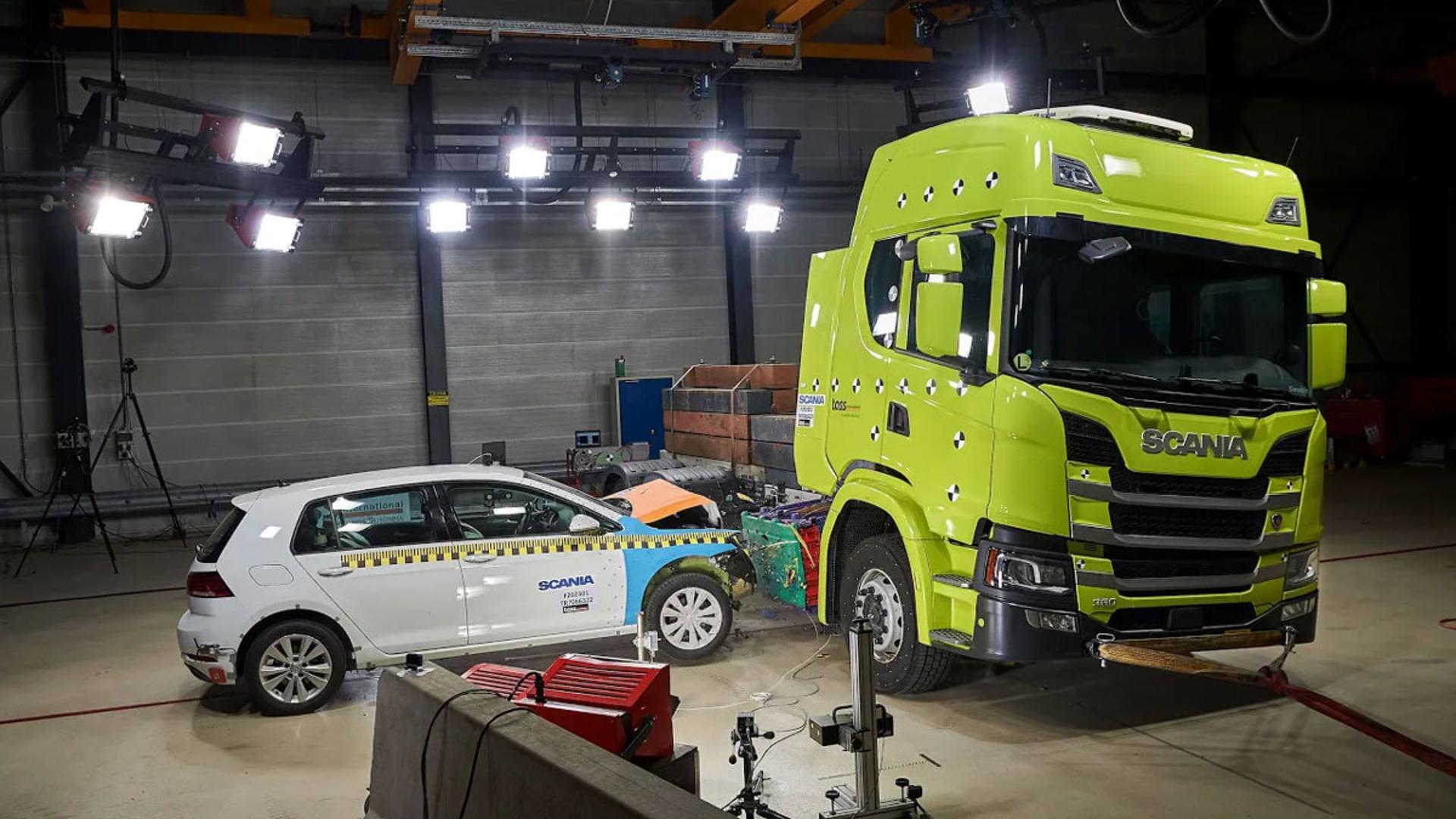 Crash-testing-an-electric-Scania-truck