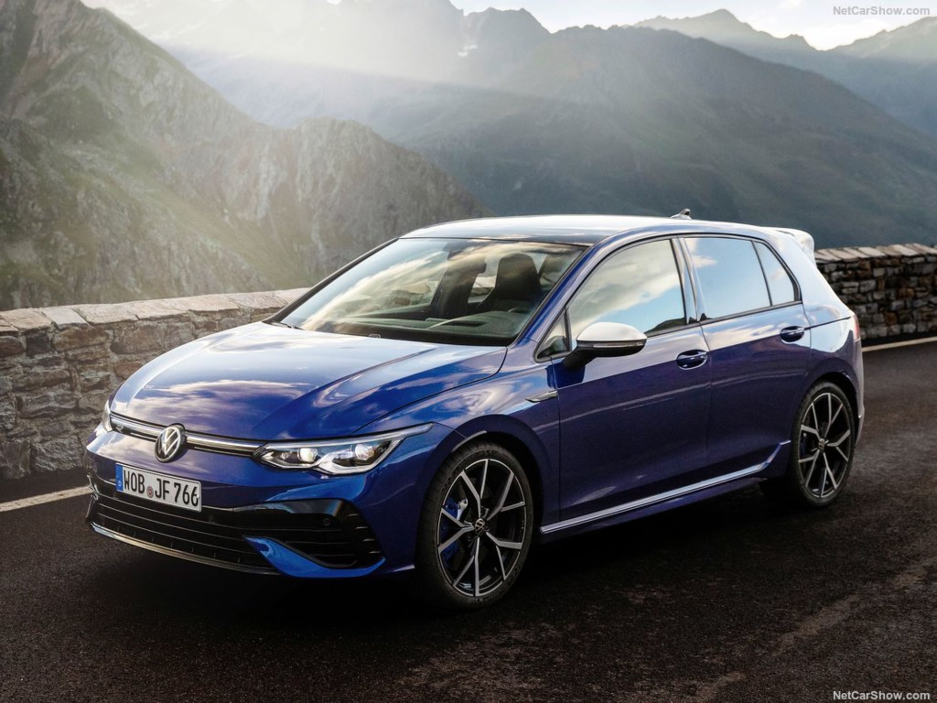 Volkswagen-Golf_R-2022-1024-01