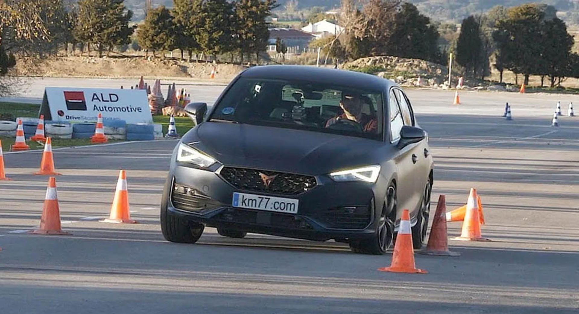 2021-cupra-leon-phev-moose-test