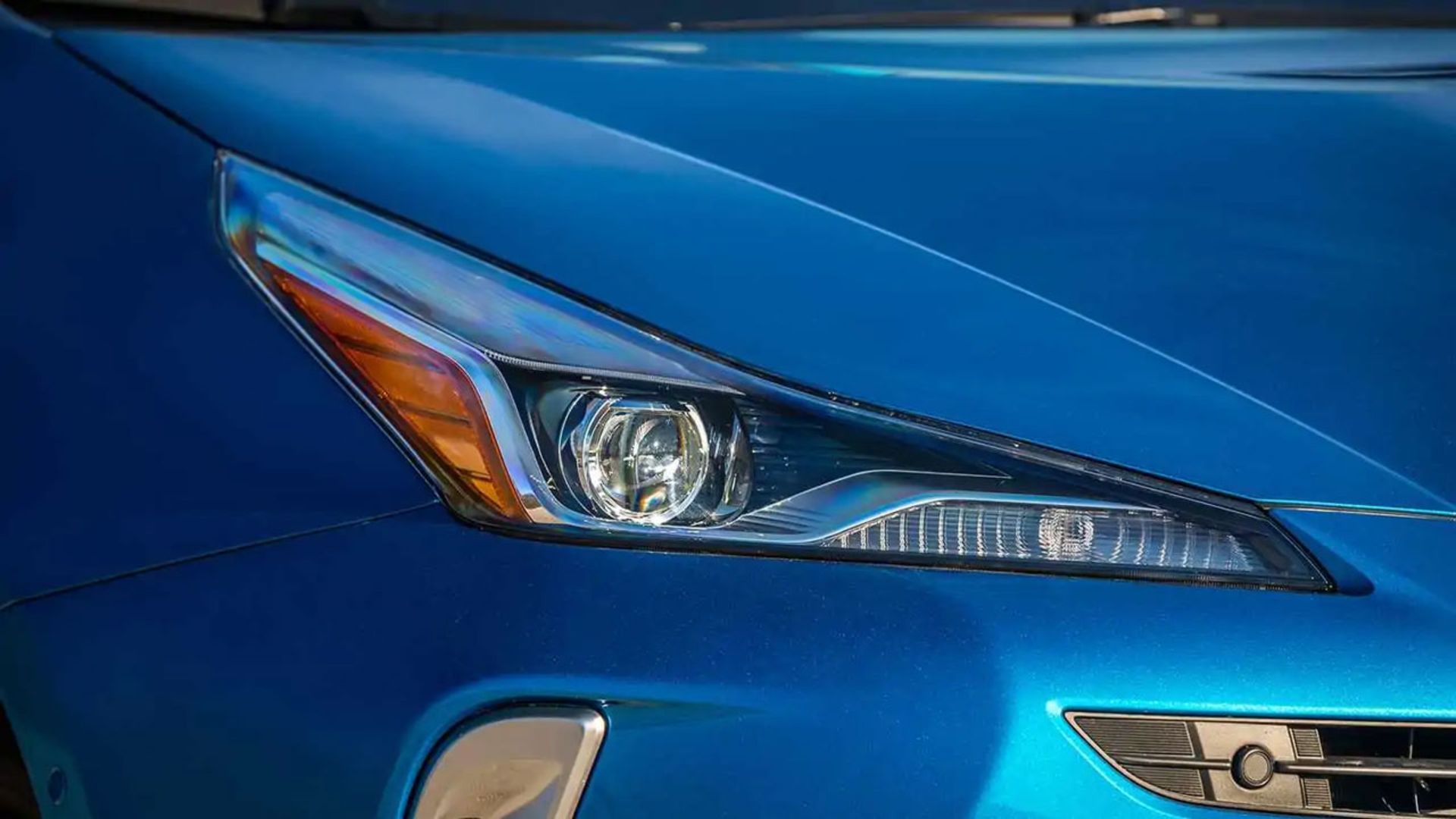 2019-toyota-prius-awd-e