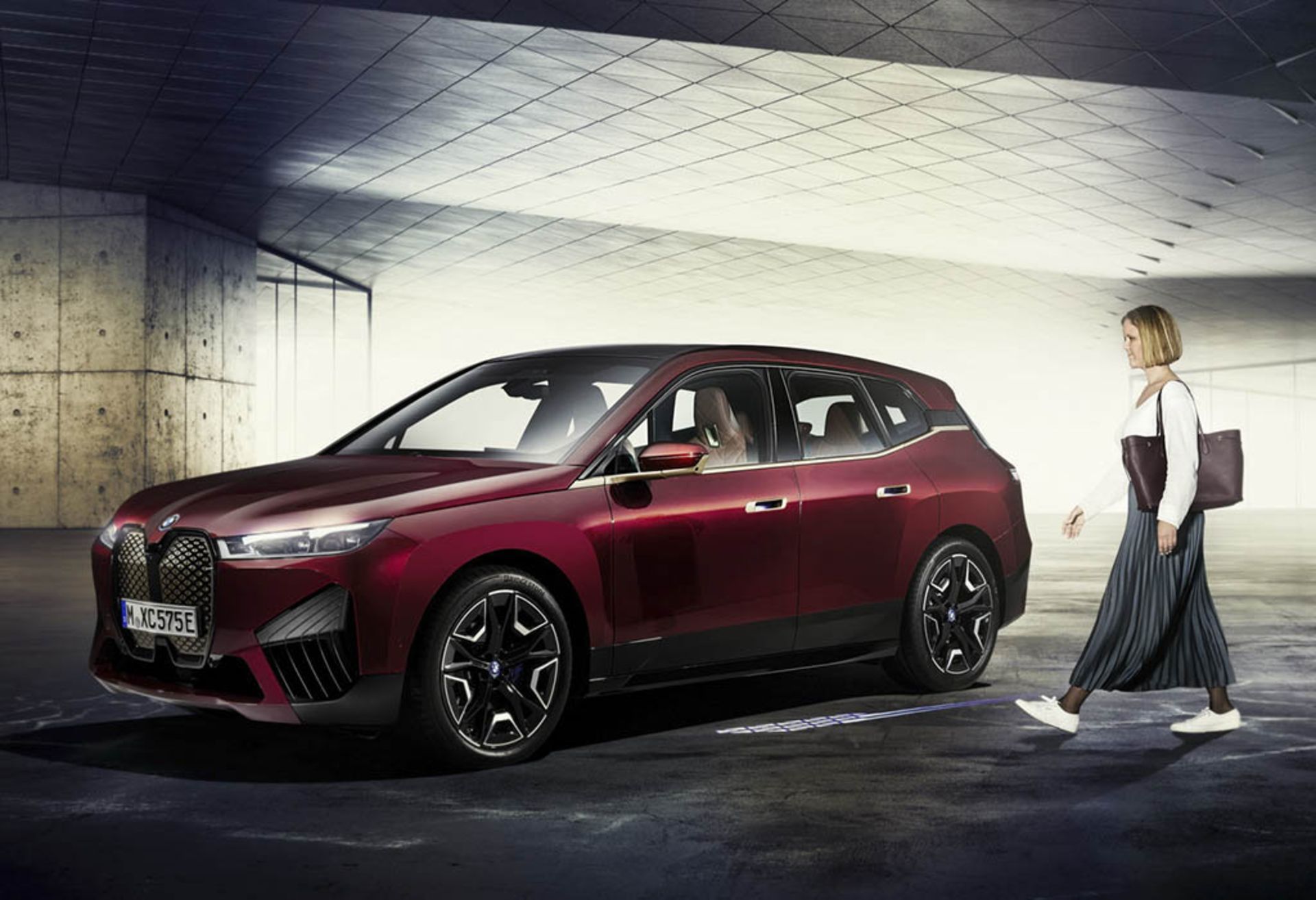 2022-BMW-iX-Keyless-01