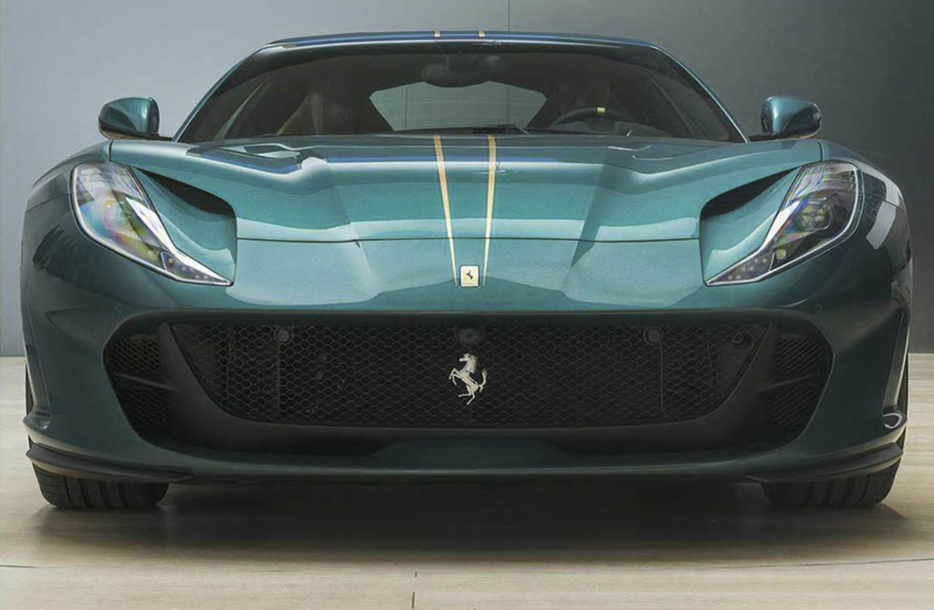 ferrari-tailor-made-812-superfast