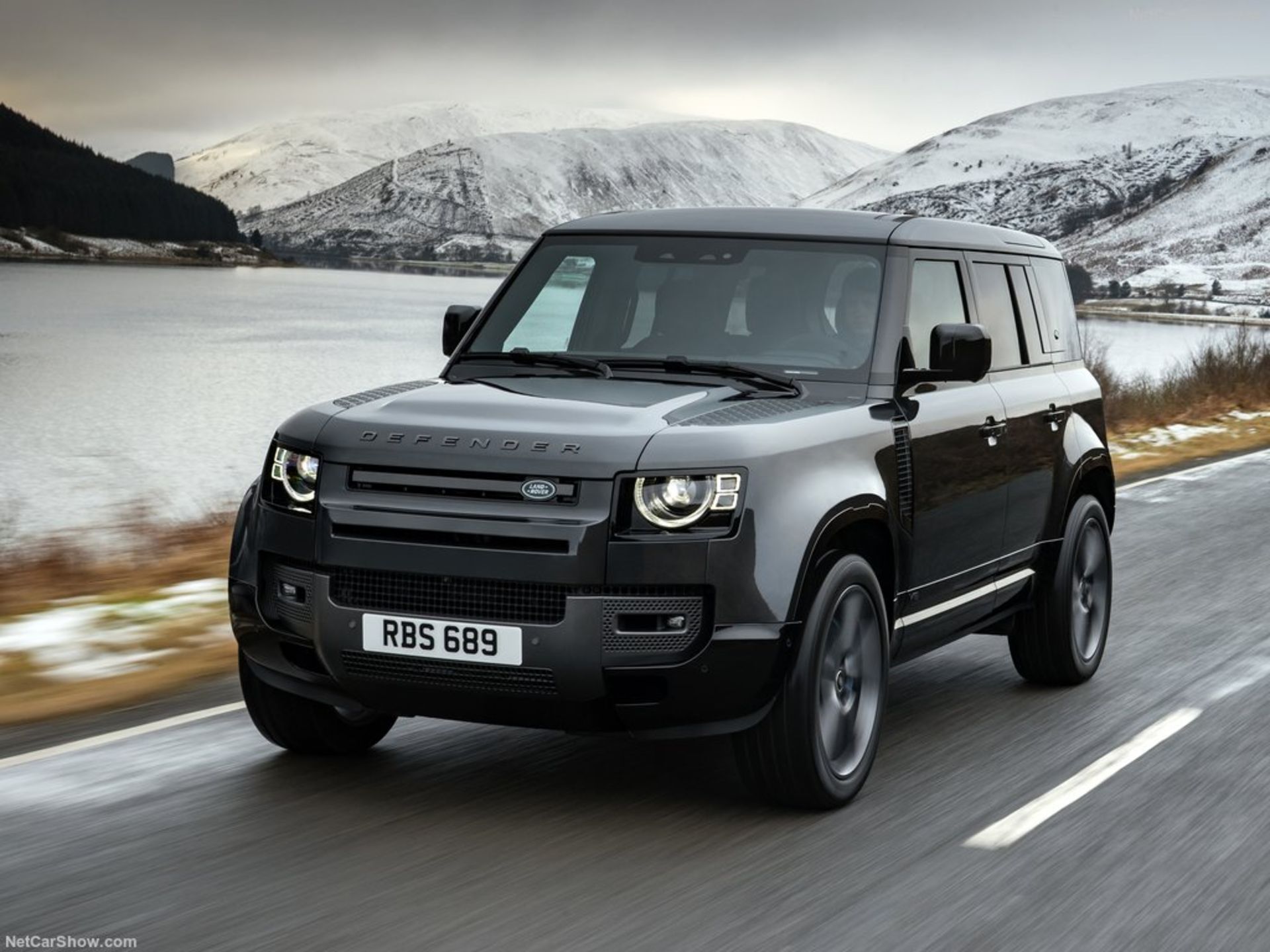 Land_Rover-Defender_V8-2022-1024-08