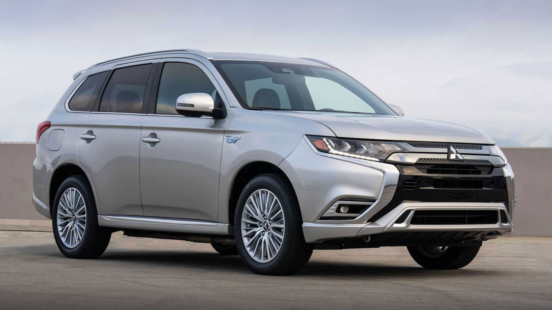 Mitsubishi-Outlander-PHEV-8