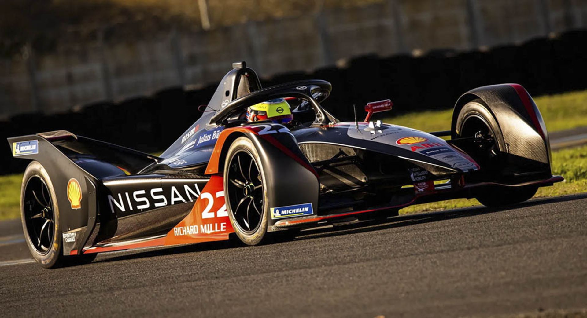 2021-Nissan-Formula-E-Race-Car-1