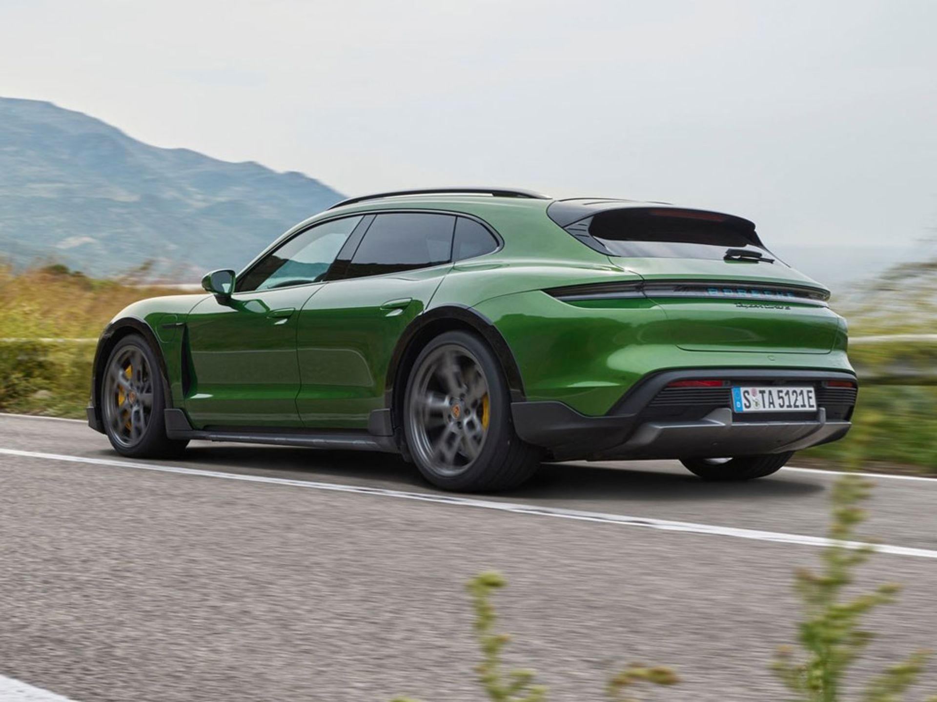 Porsche-Taycan-Cross-10