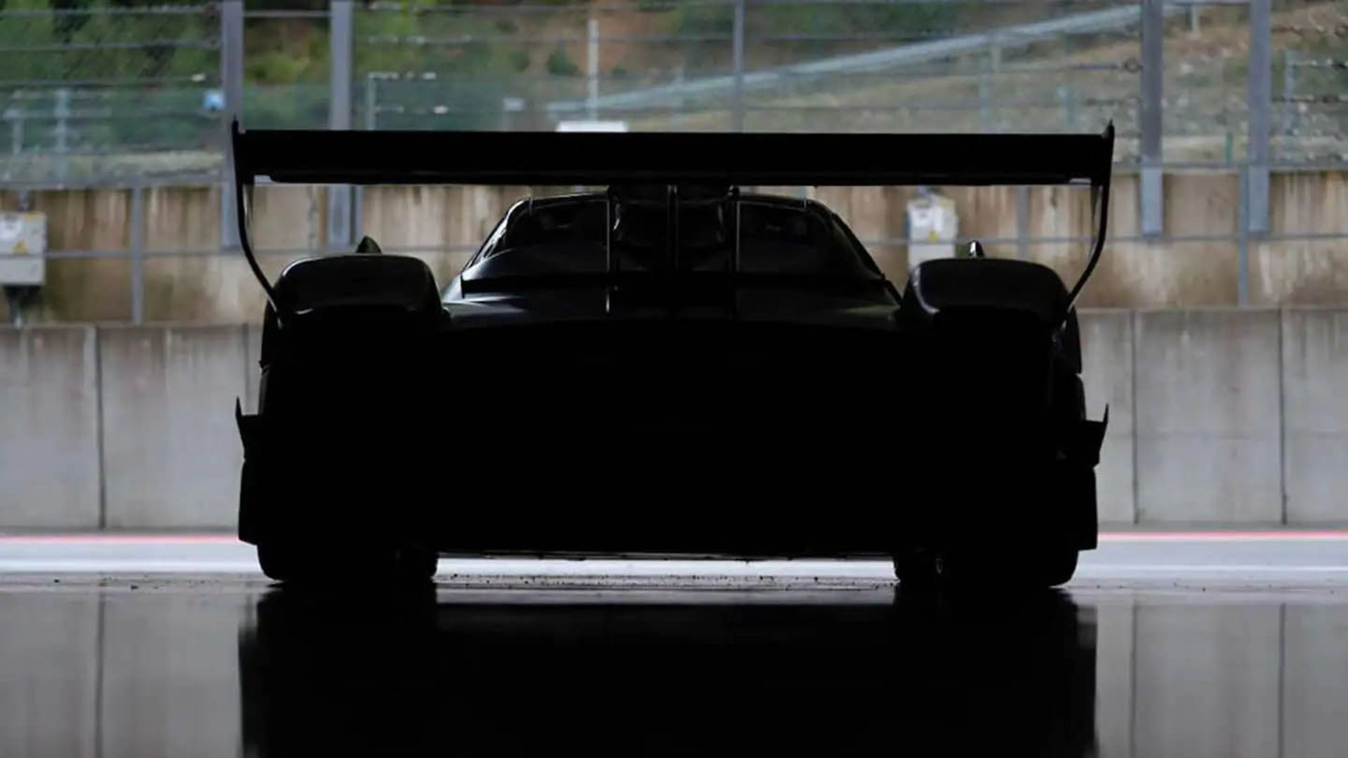 pagani-huayra-r-teaser
