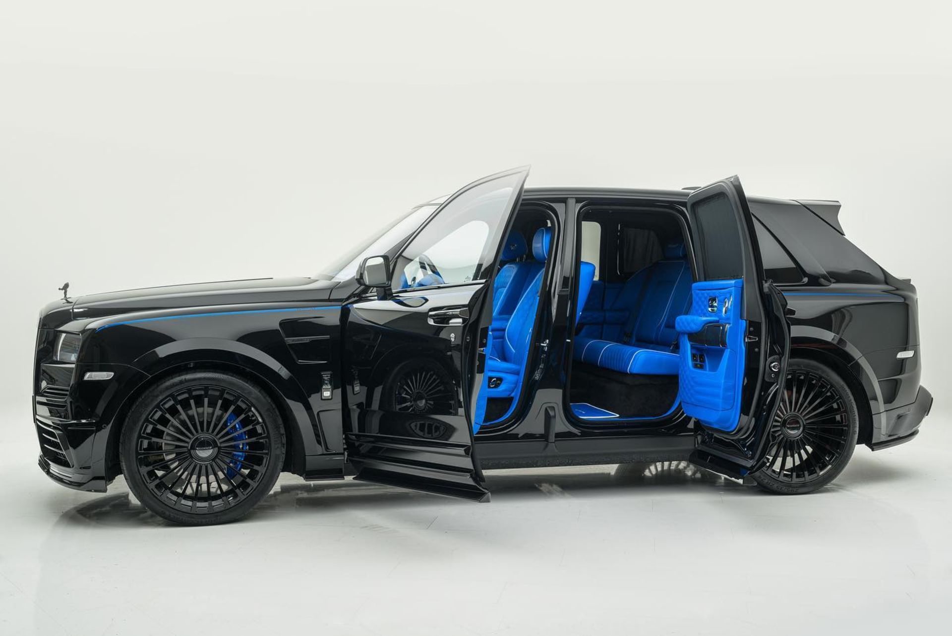 rolls-royce-cullinan-tuning-mansory-black-blue-3