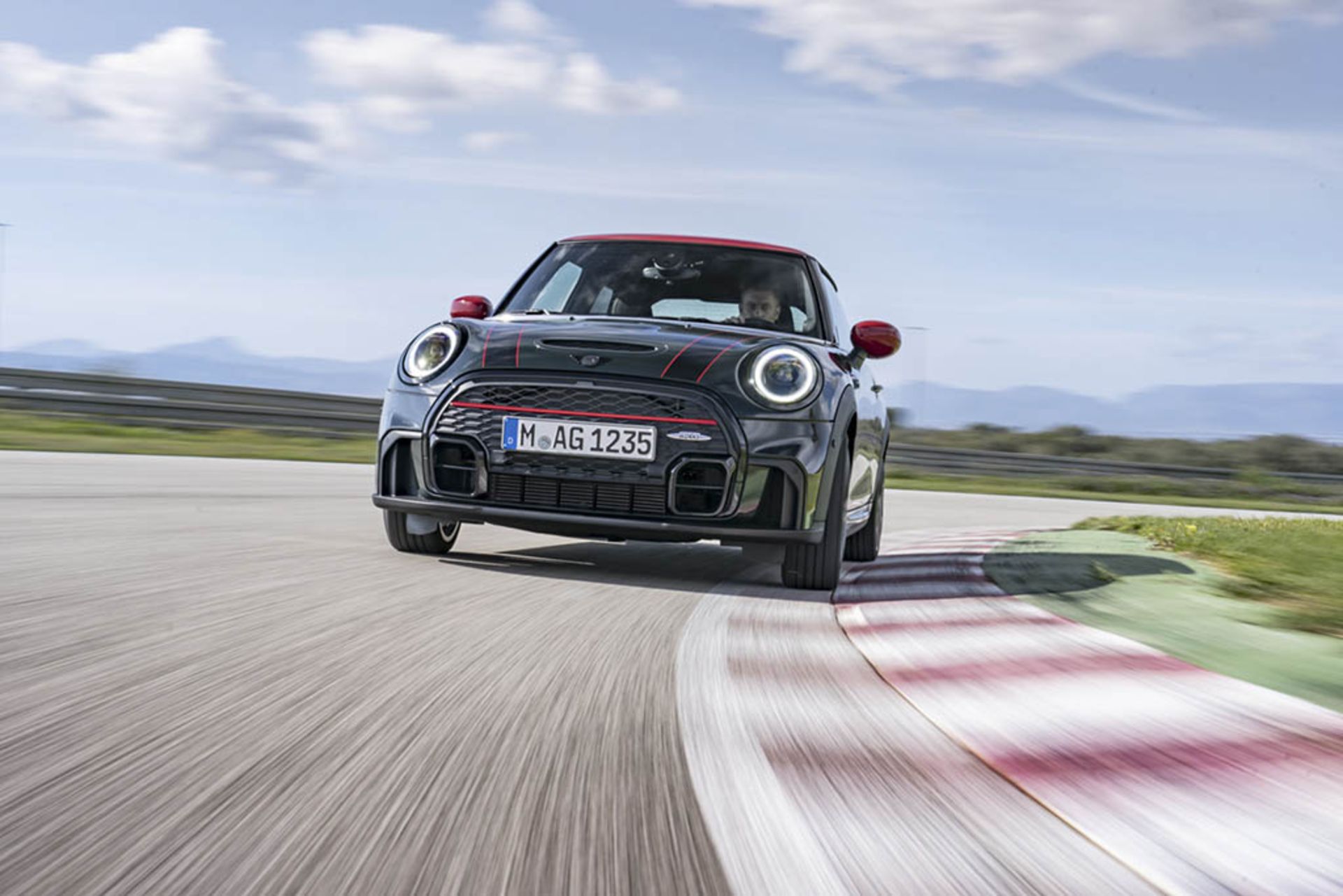 2022-MINI-John-Cooper-Works-1