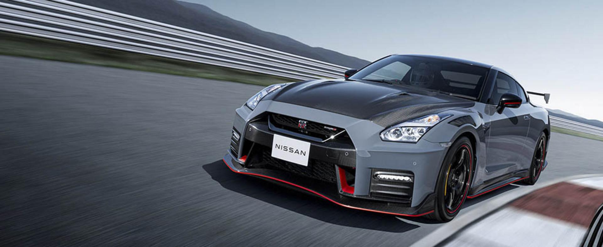 2022-Nissan-GT-R-Nismo-36