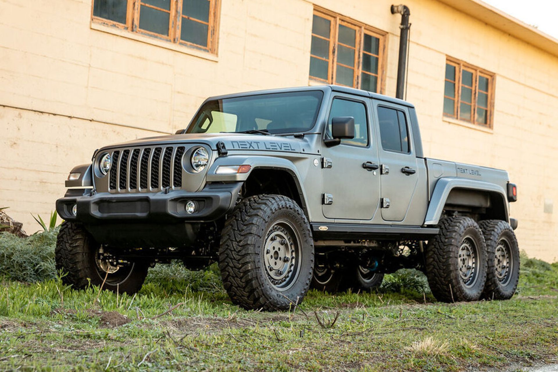 Jeep-Gladiator-6x6-4
