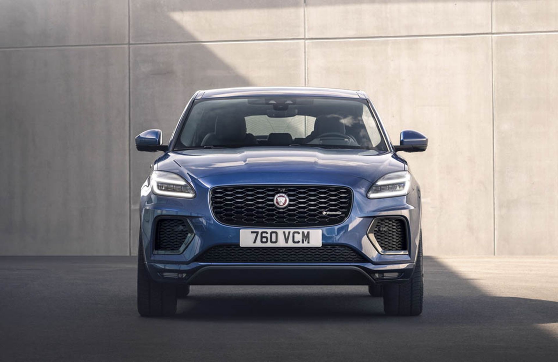 2021-jaguar-e-pace-r-dynamic-black-edition-2