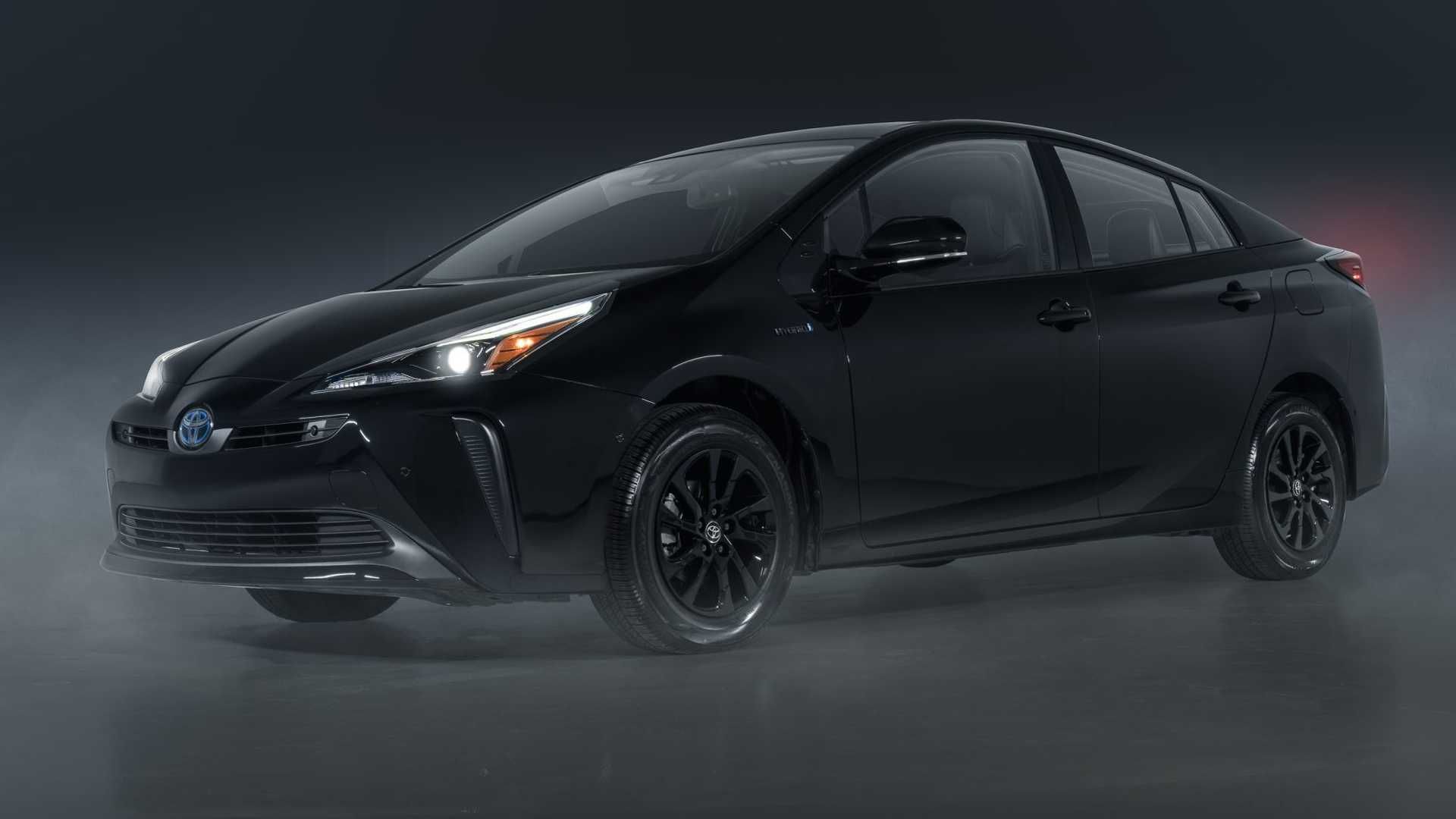2022-toyota-prius-nightshade-special-edition-front-three-quarters