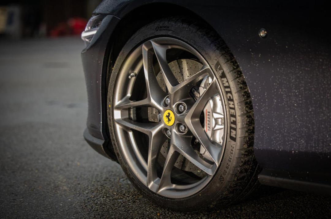 3-ferrari-roma-2021-uk-first-drive-review-alloy-wheels