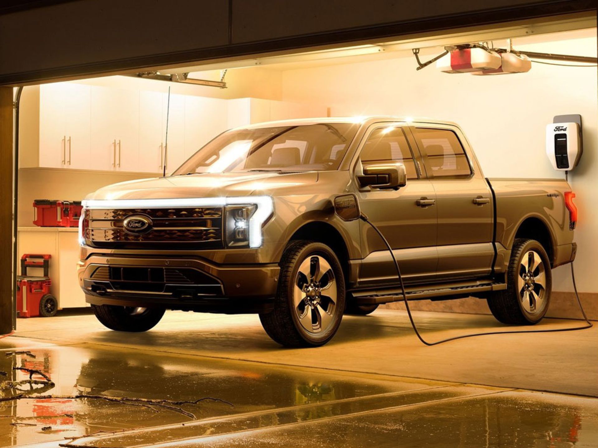 Ford-F-150_Lightning-2022-2