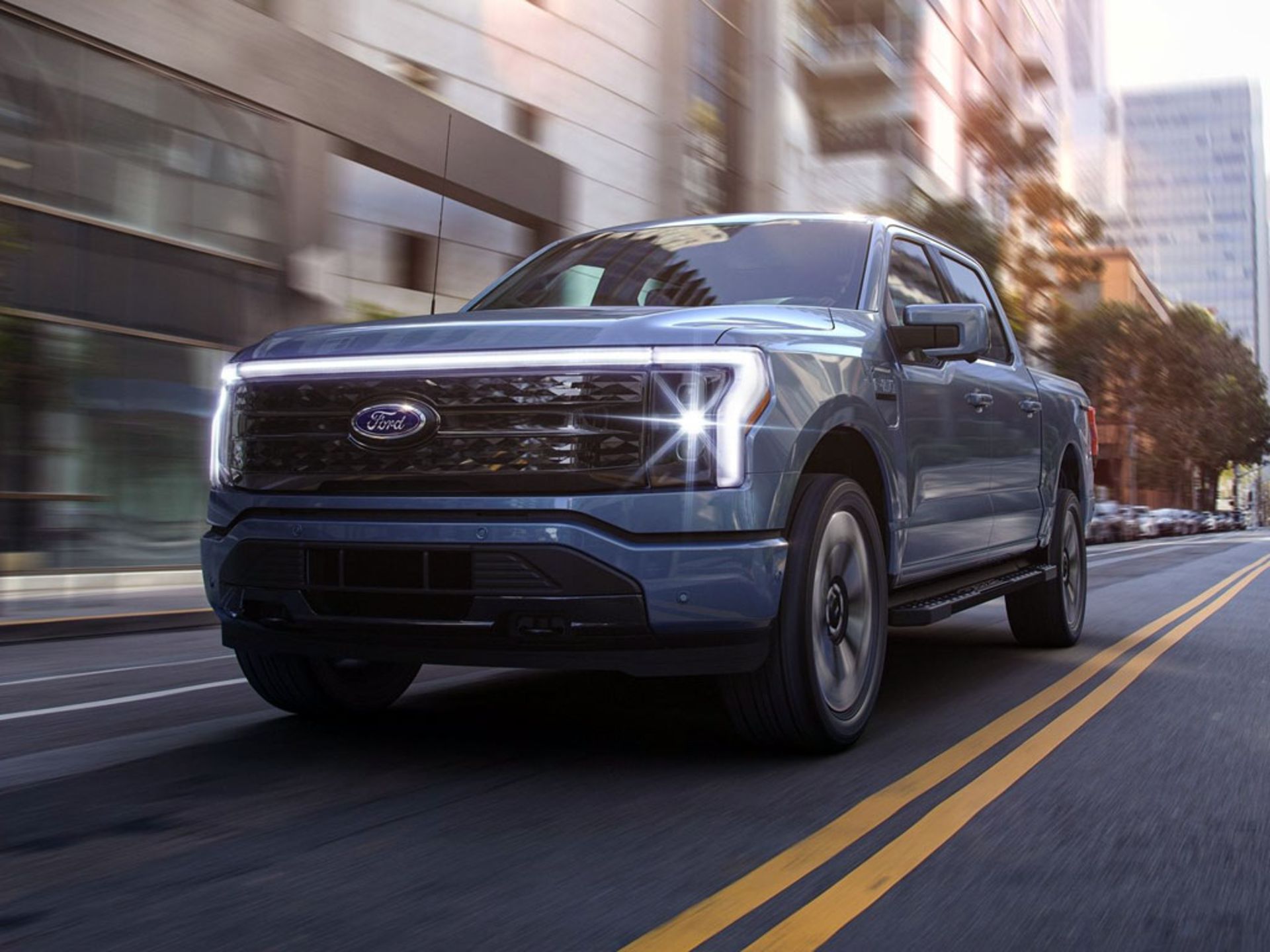 Ford-F-150_Lightning-2022-3