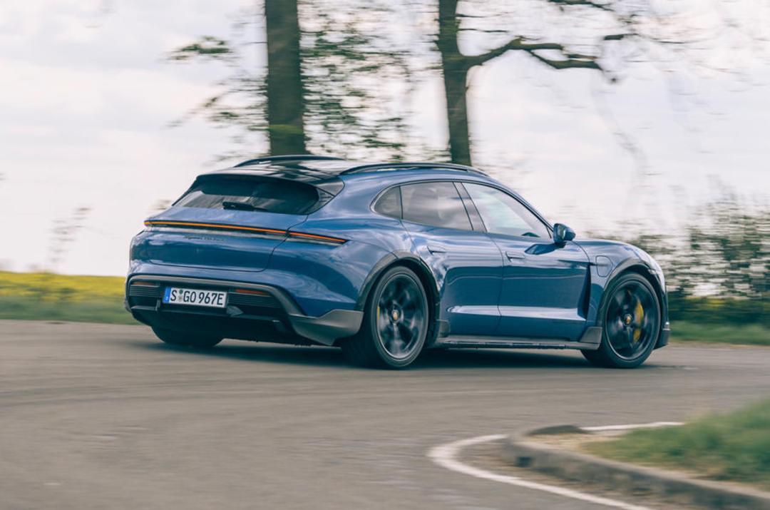 porsche-taycan-cross-turismo-2021-16