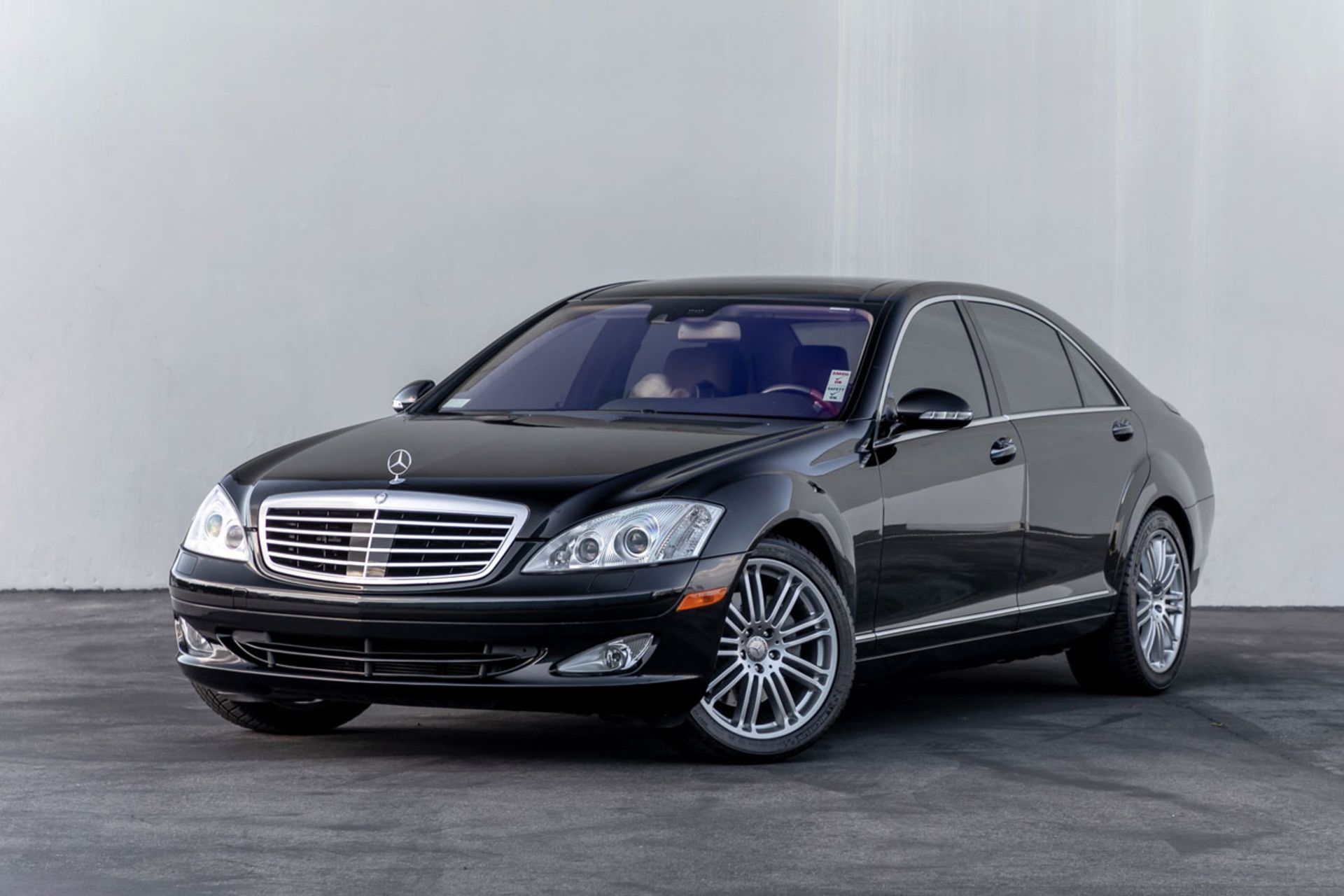 2008-Mercedes-Benz-S550-01