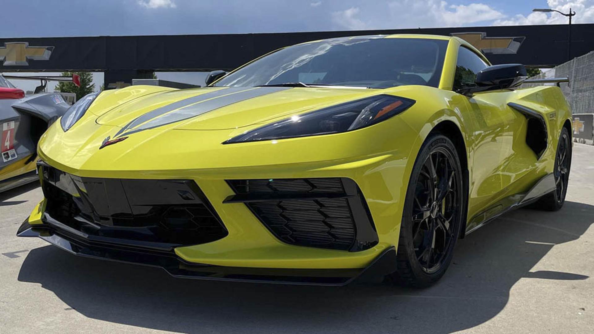 2022-corvette-stingray-imsa-gtlm-championship-edition-three-quarters