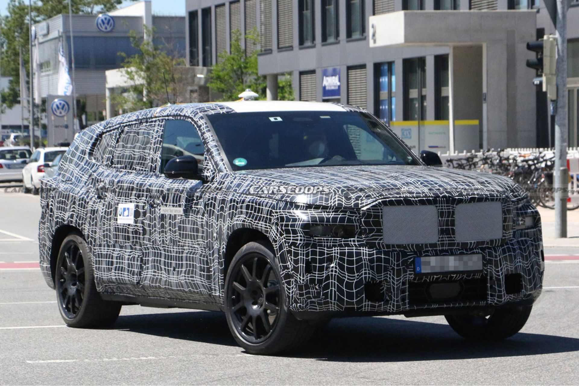 BMW-X8-4