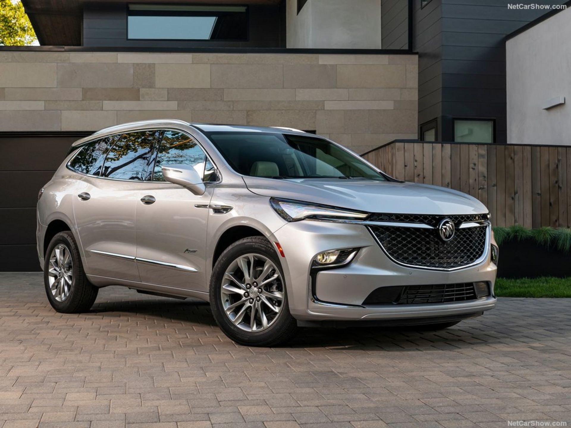 Buick-Enclave-2022-1024-02