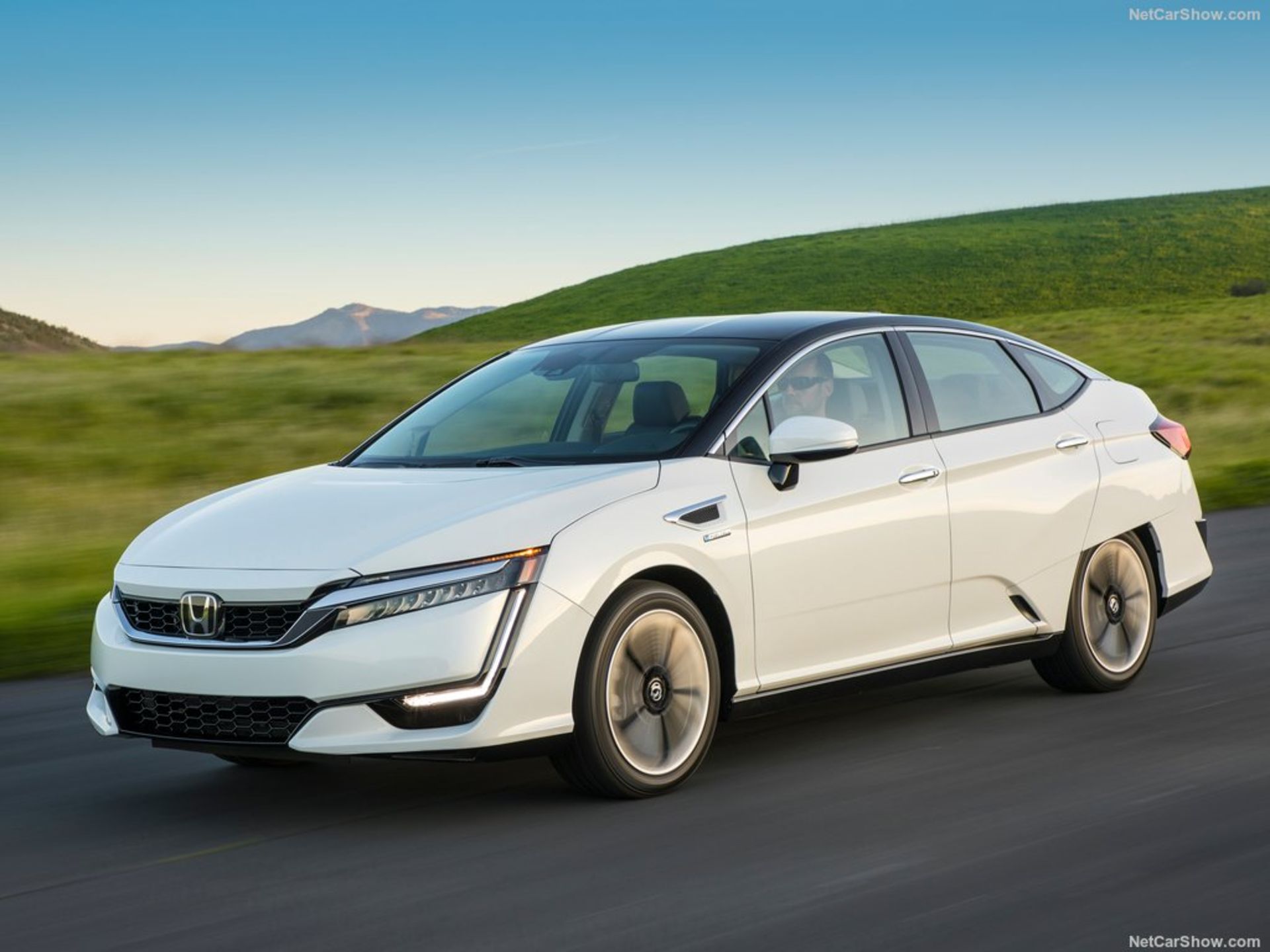 Honda-Clarity_Fuel_Cell-2017-1024-1a