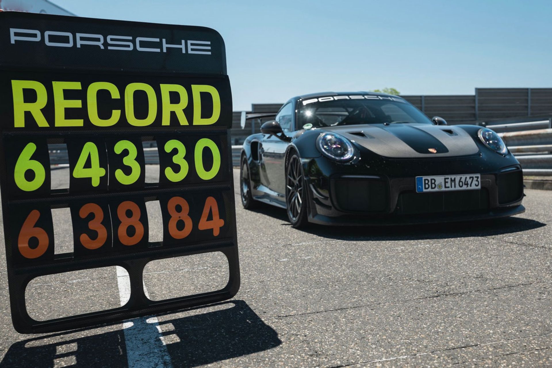 Porsche-911-GT2-RS-1