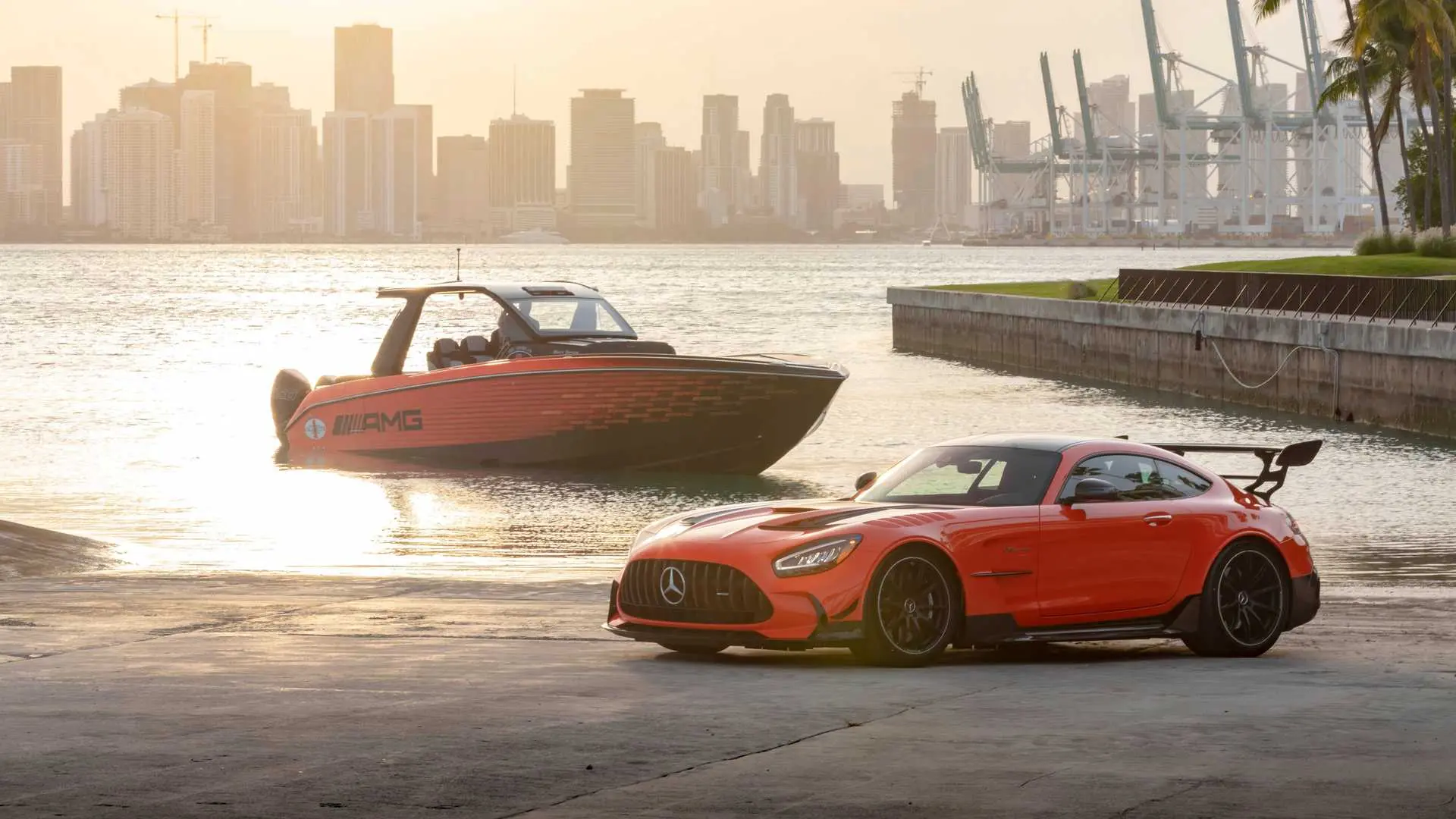 mercedes-amg-cigarette-41-foot-nighthawk-black-series 16