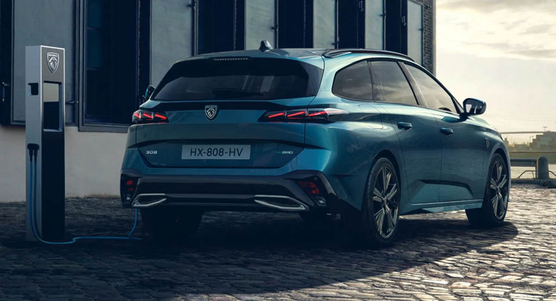 2022-Peugeot-308-SW-Hybrid