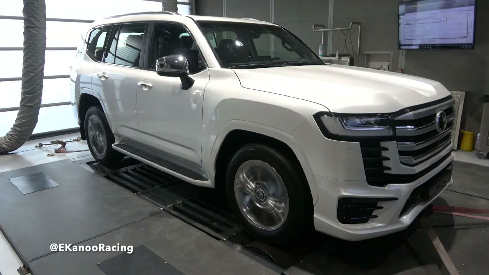 2022-Toyota-Land-Cruiser-01