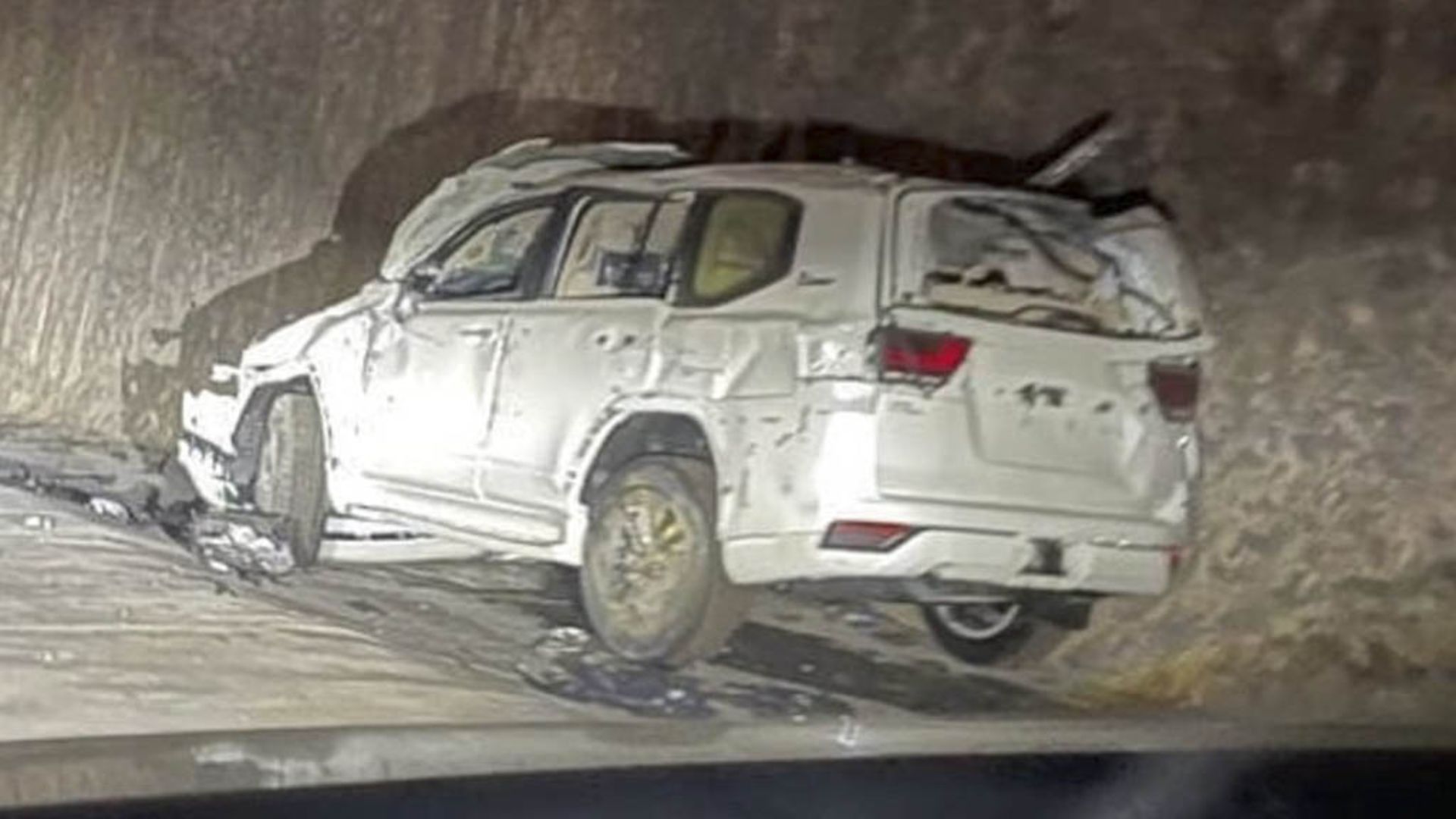 2022-Toyota-Land-Cruiser-Wrecked-3