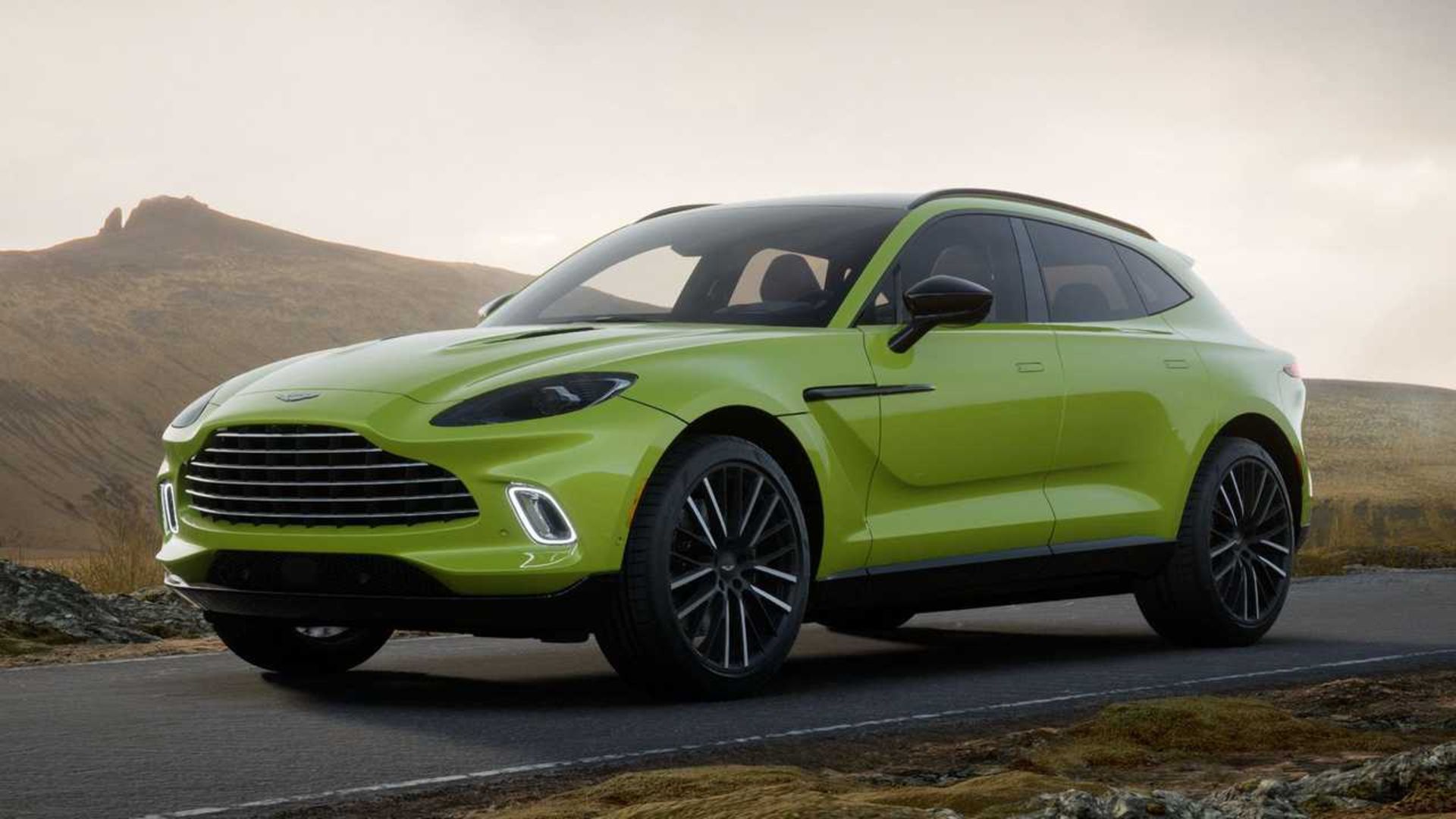 2022-aston-martin-dbx
