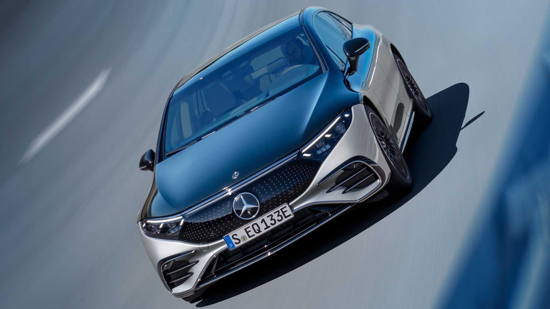 2022-mercedes-benz-eqs-580-edition-one-exterior-front-quarter