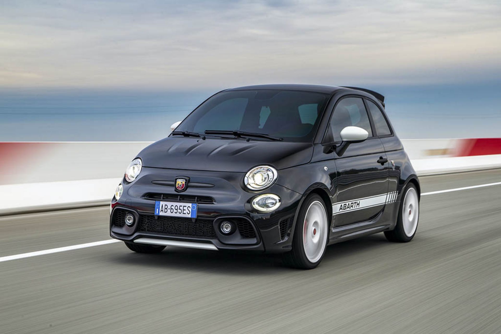 2022_Abarth_695_Esseesse-2
