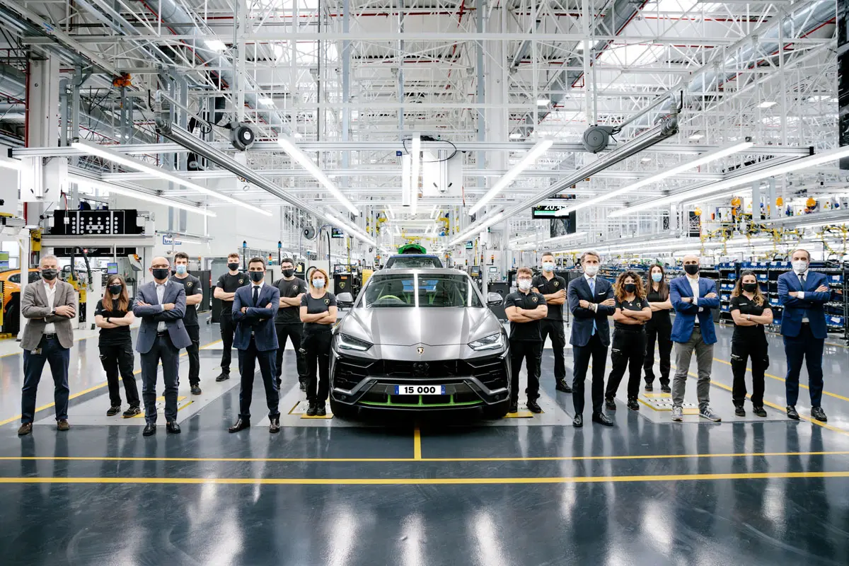 Lamborghini-Urus-15000-1