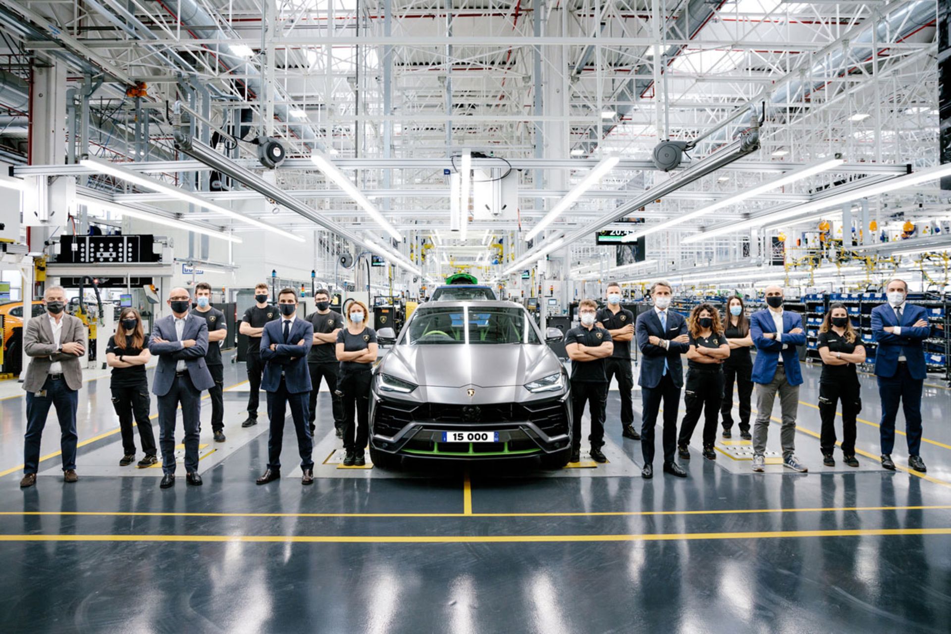 Lamborghini-Urus-15000-1