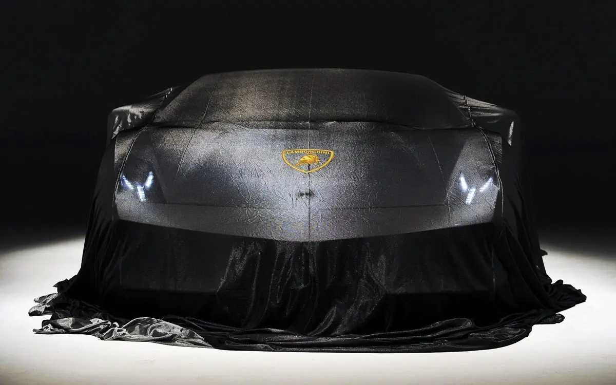Lamborghini_under_a_cover