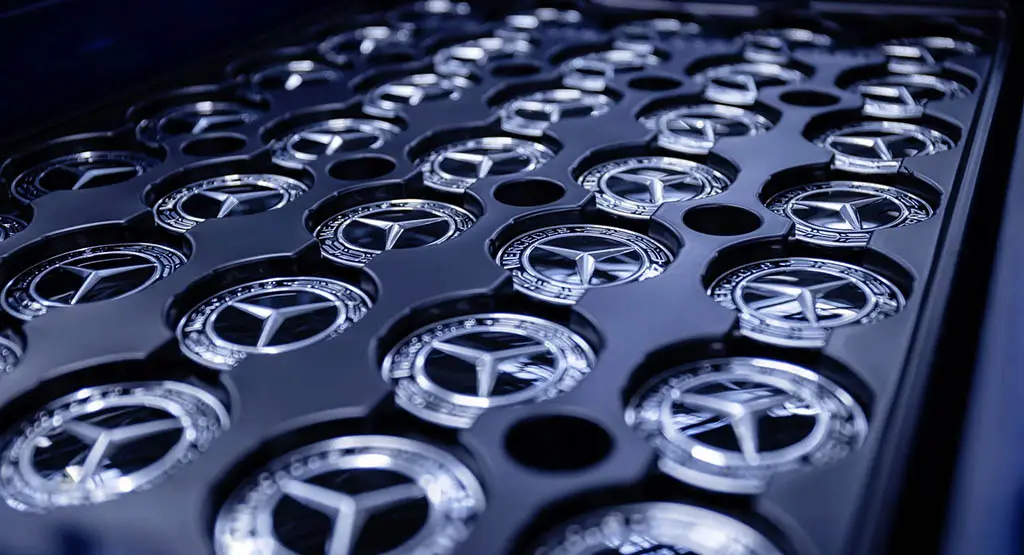 Mercedes-Badges