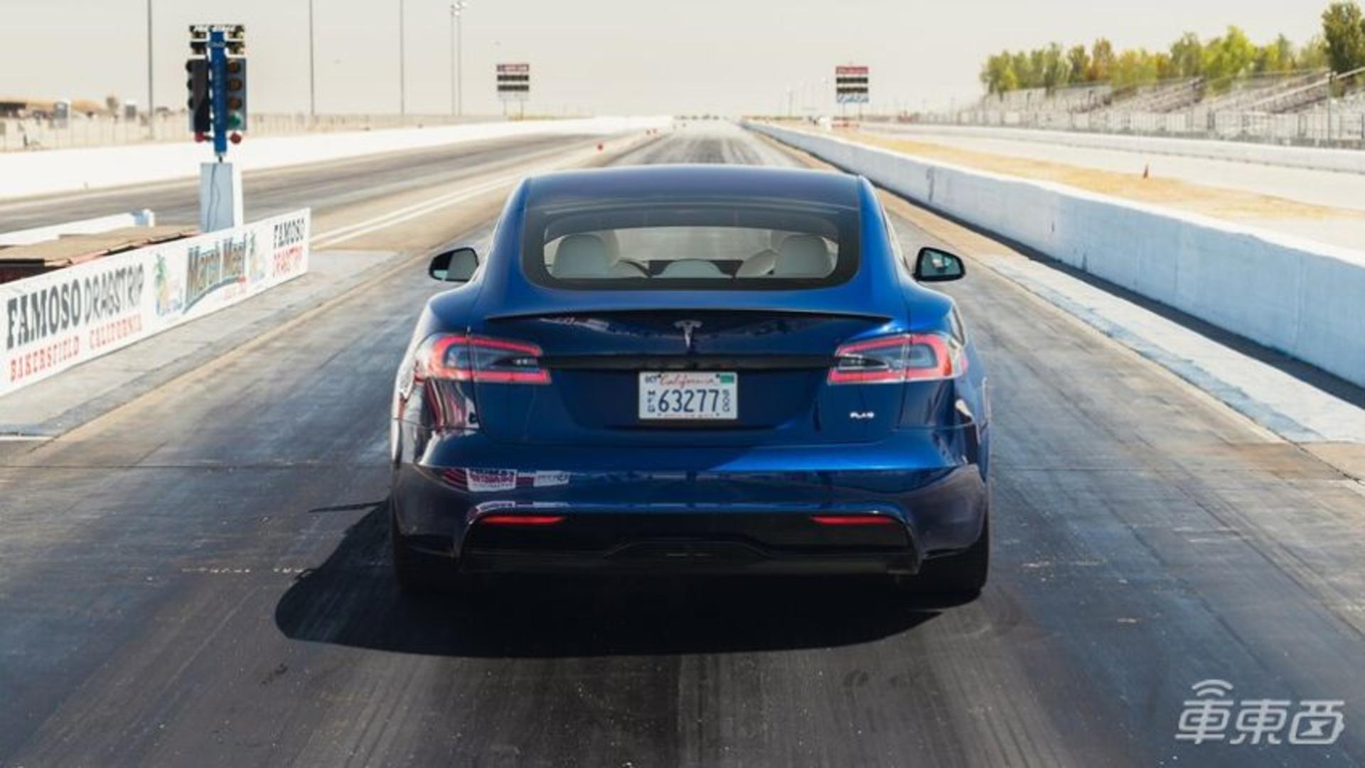 Tesla-Model-S-Plaid 2