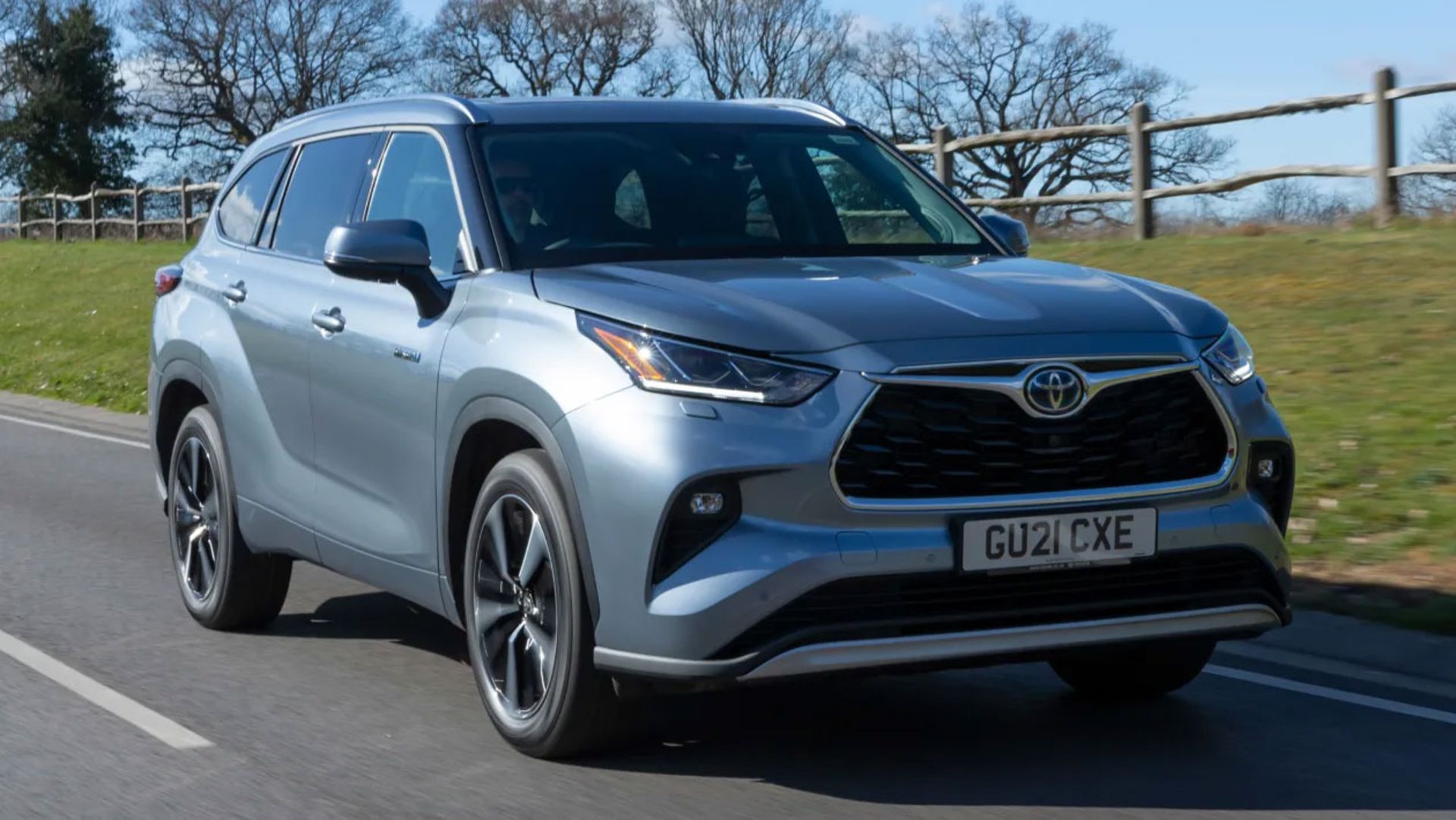 Toyota-Highlander-2021-UK-4