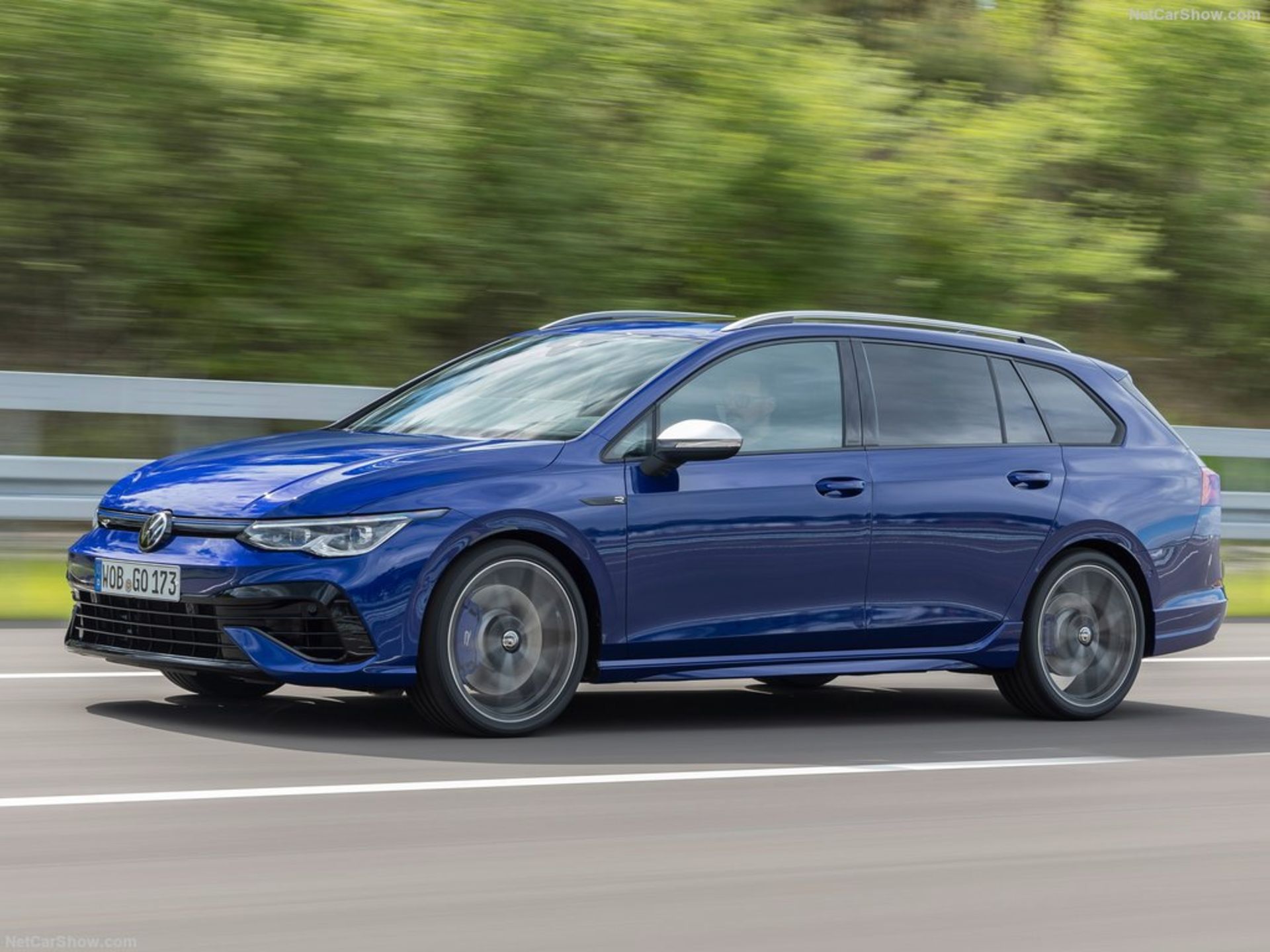 Volkswagen-Golf_R_Estate-2022-1024-07