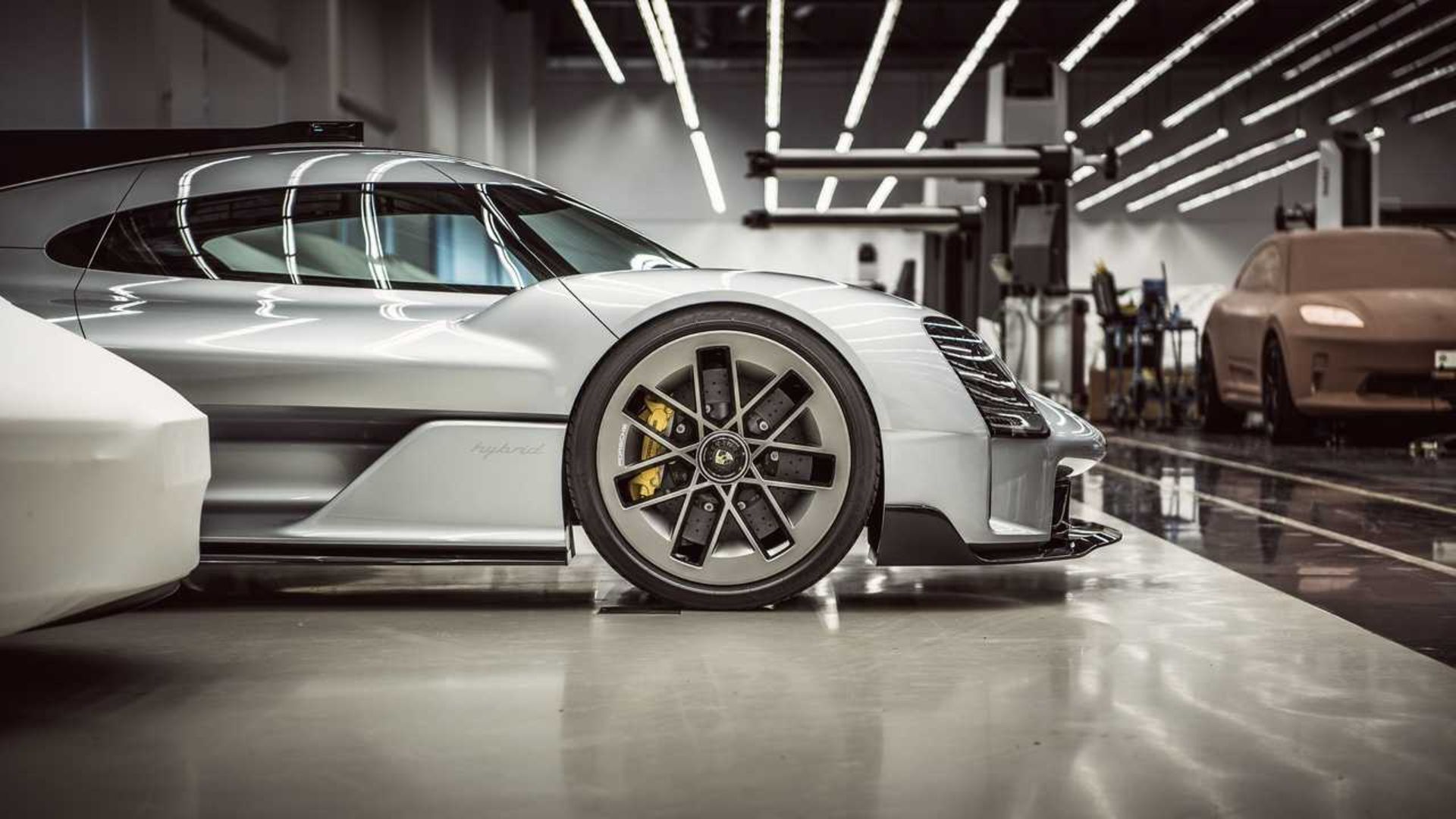 porsche-919-street-clay-model