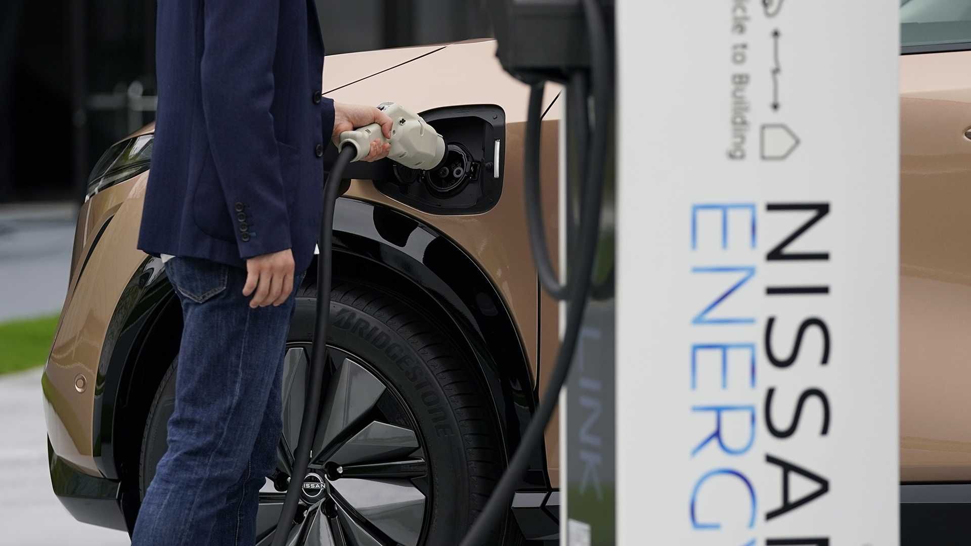 2021-nissan-ariya charging