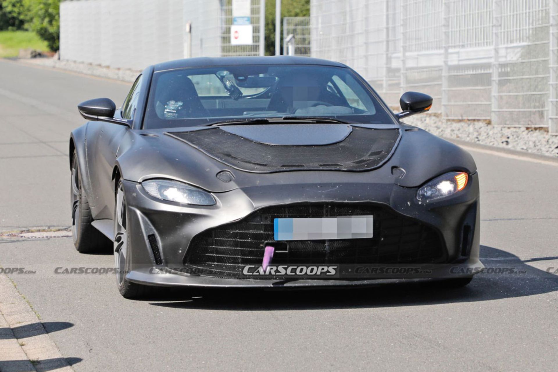 Aston-Martin-Vantage-1