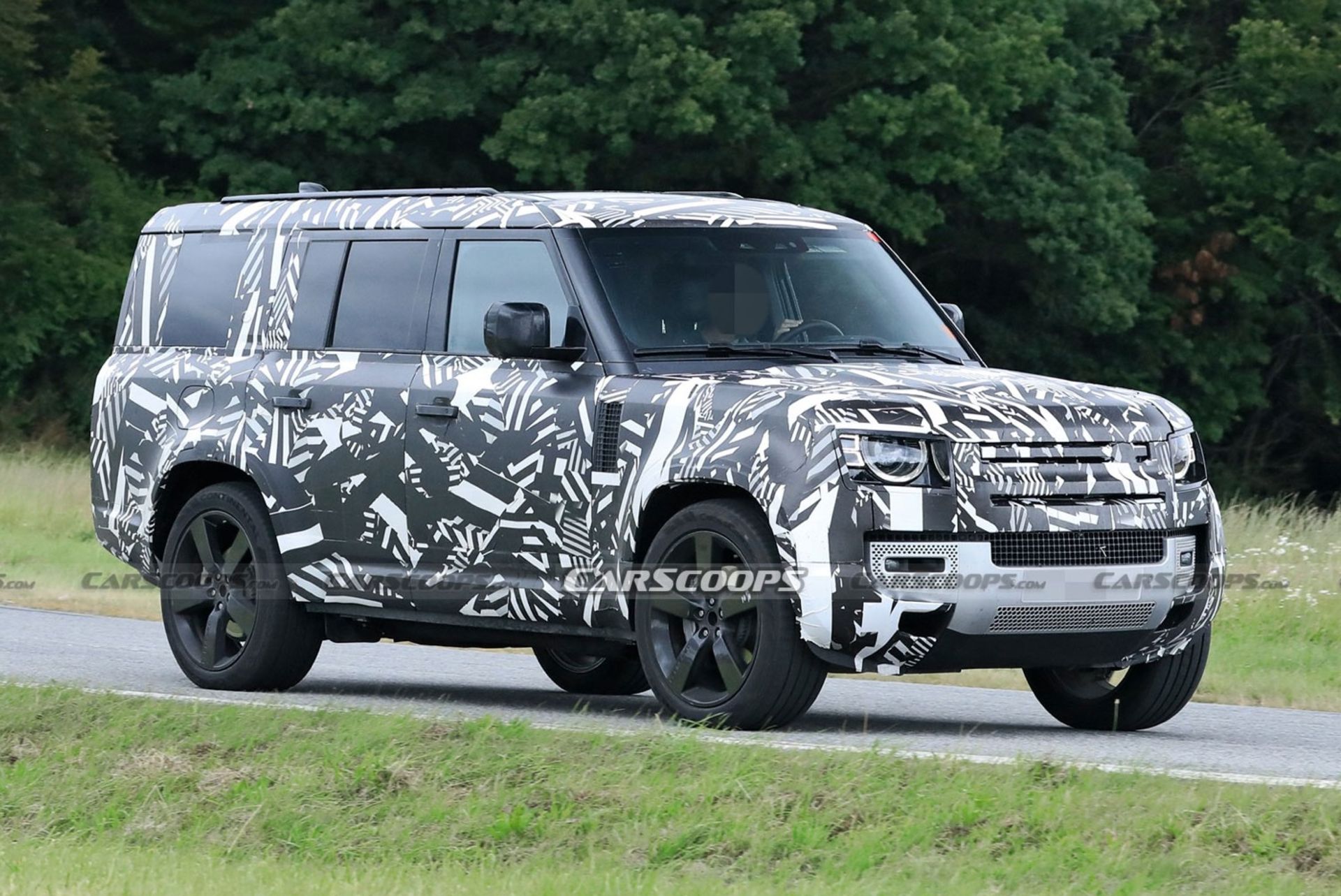 Land-Rover-Defender-130-1