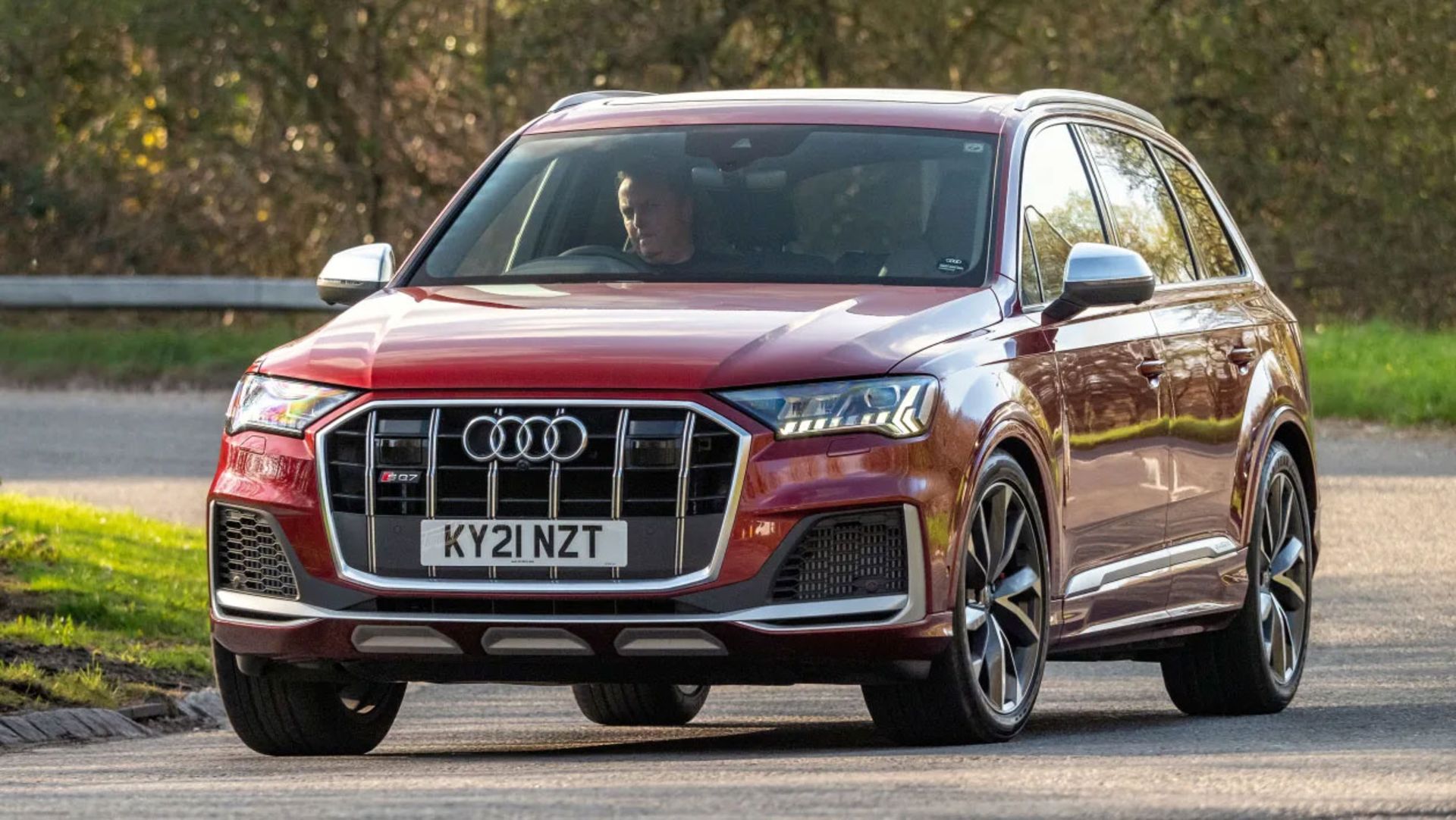 New-Audi-SQ7-2021-24