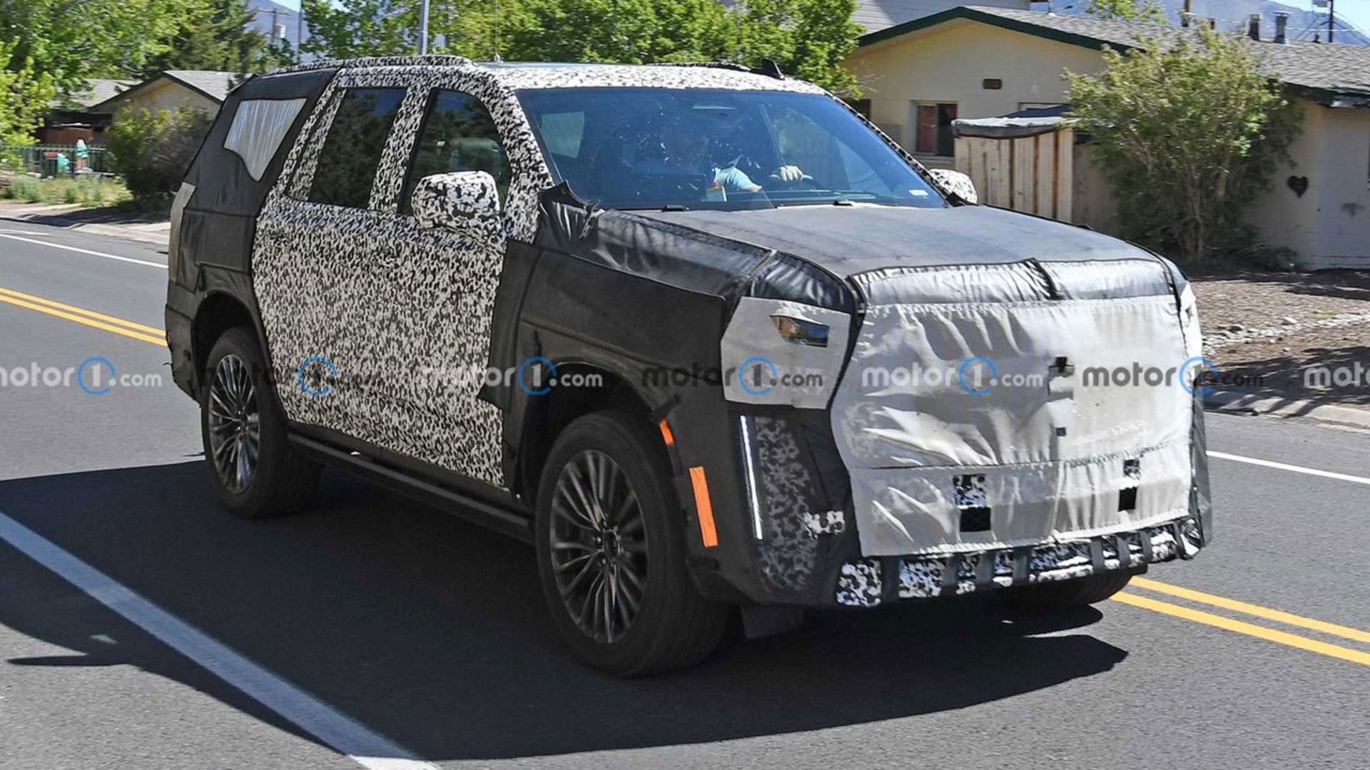 cadillac-escalade-v-1