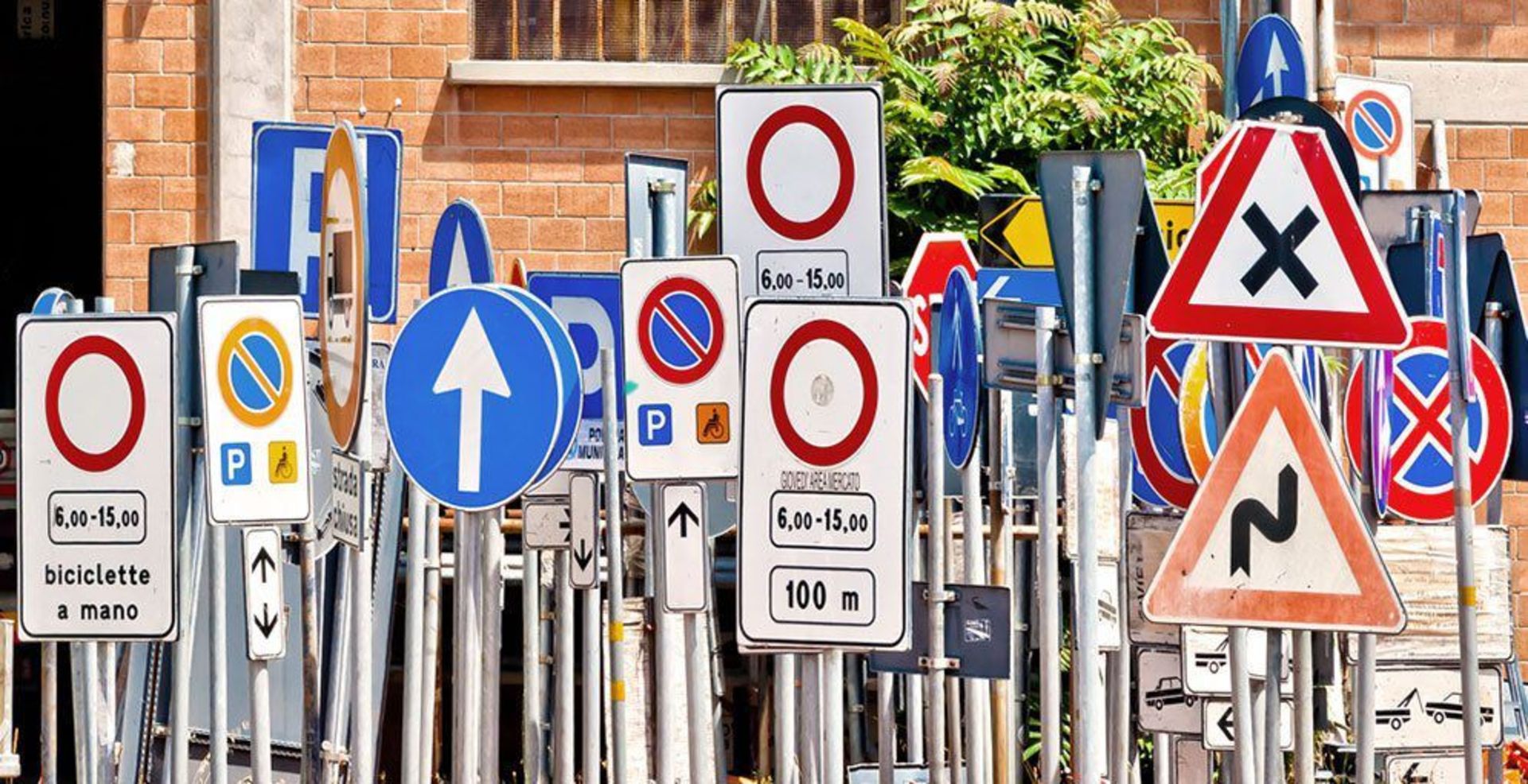 تابلوهای ترافیکی