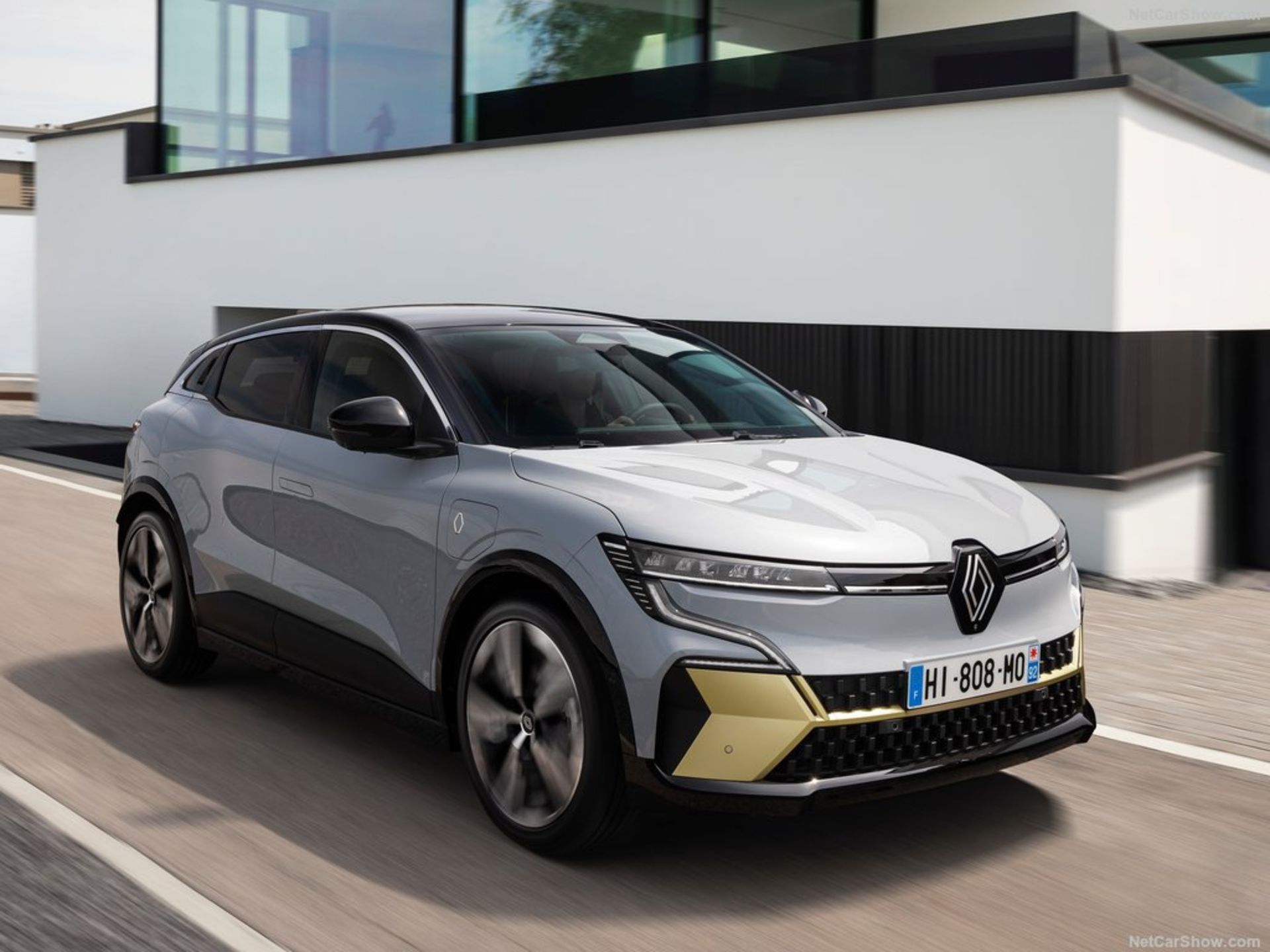 Renault-Megane_E-Tech-2022-1024-0a
